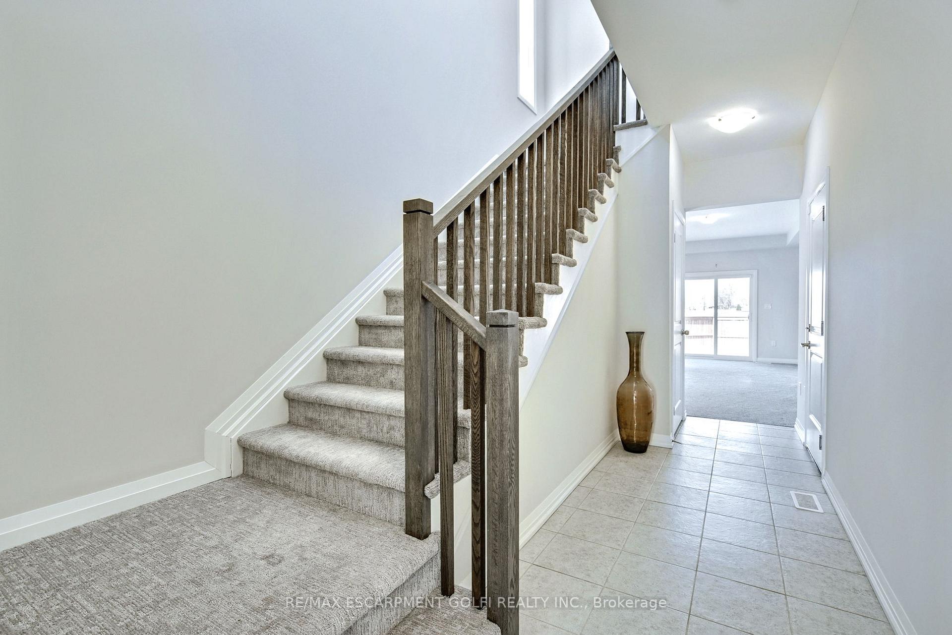 Photo 5 of 7300 Marvel Drive, Niagara Falls, Brown — HOMEH