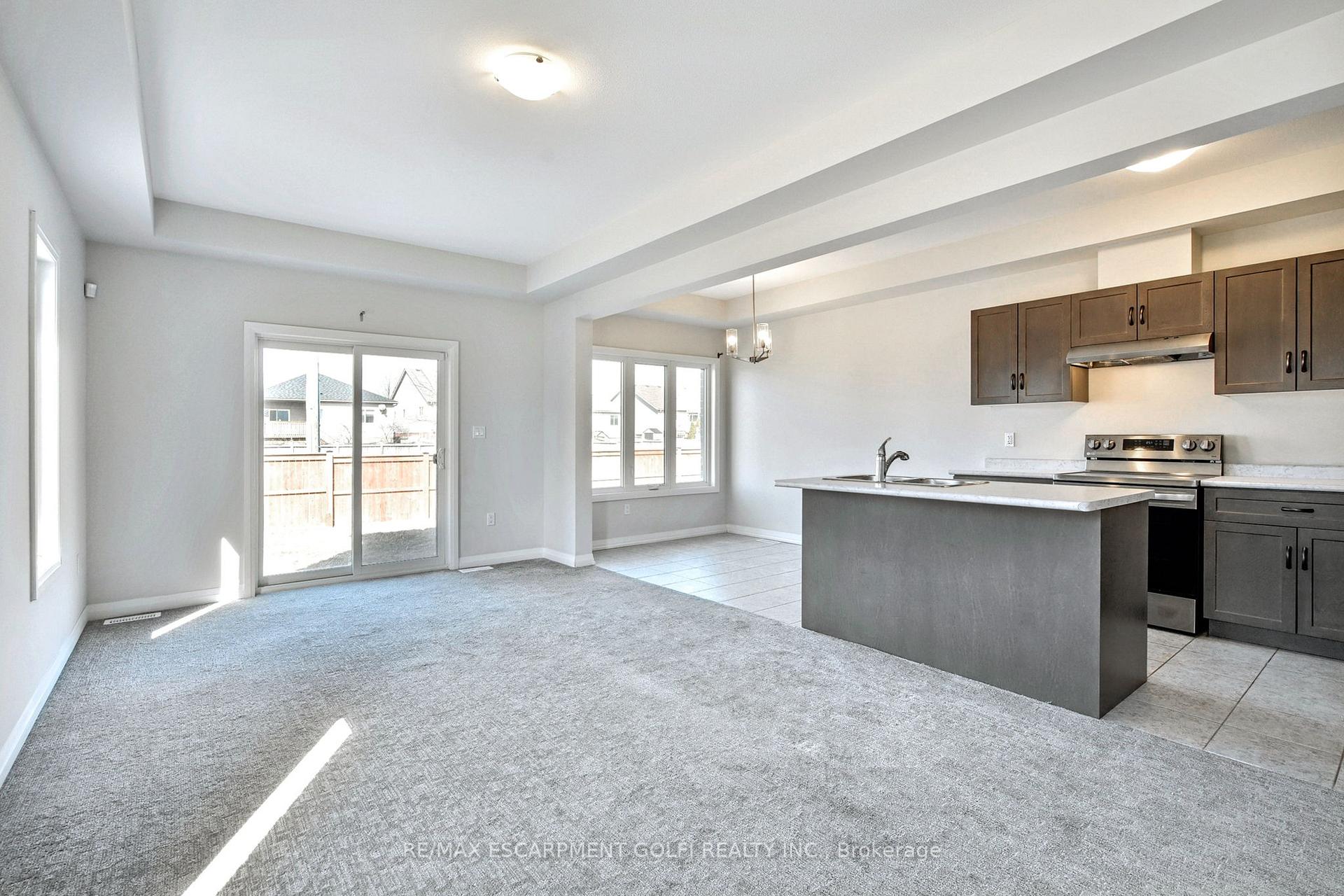 Photo 6 of 7300 Marvel Drive, Niagara Falls, Brown — HOMEH