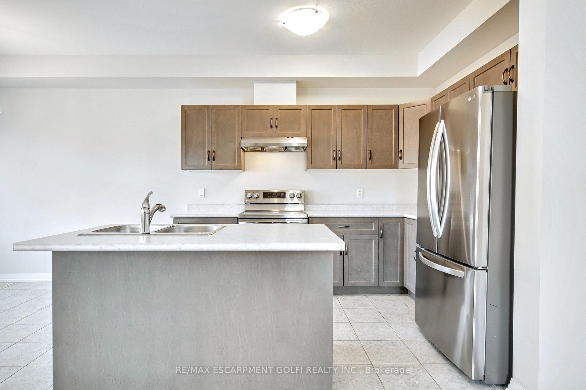 Photo 8 of 7300 Marvel Drive, Niagara Falls, Brown — HOMEH