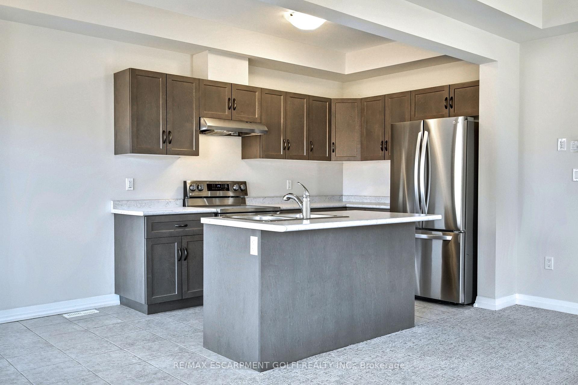 Photo 13 of 7300 Marvel Drive, Niagara Falls, Brown — HOMEH