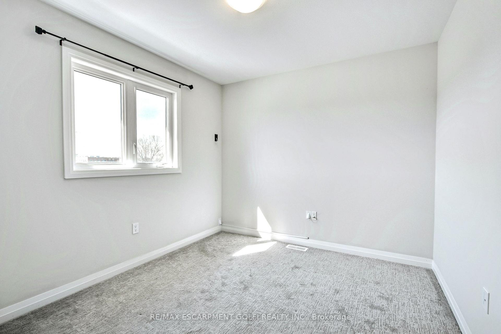Photo 29 of 7300 Marvel Drive, Niagara Falls, Brown — HOMEH