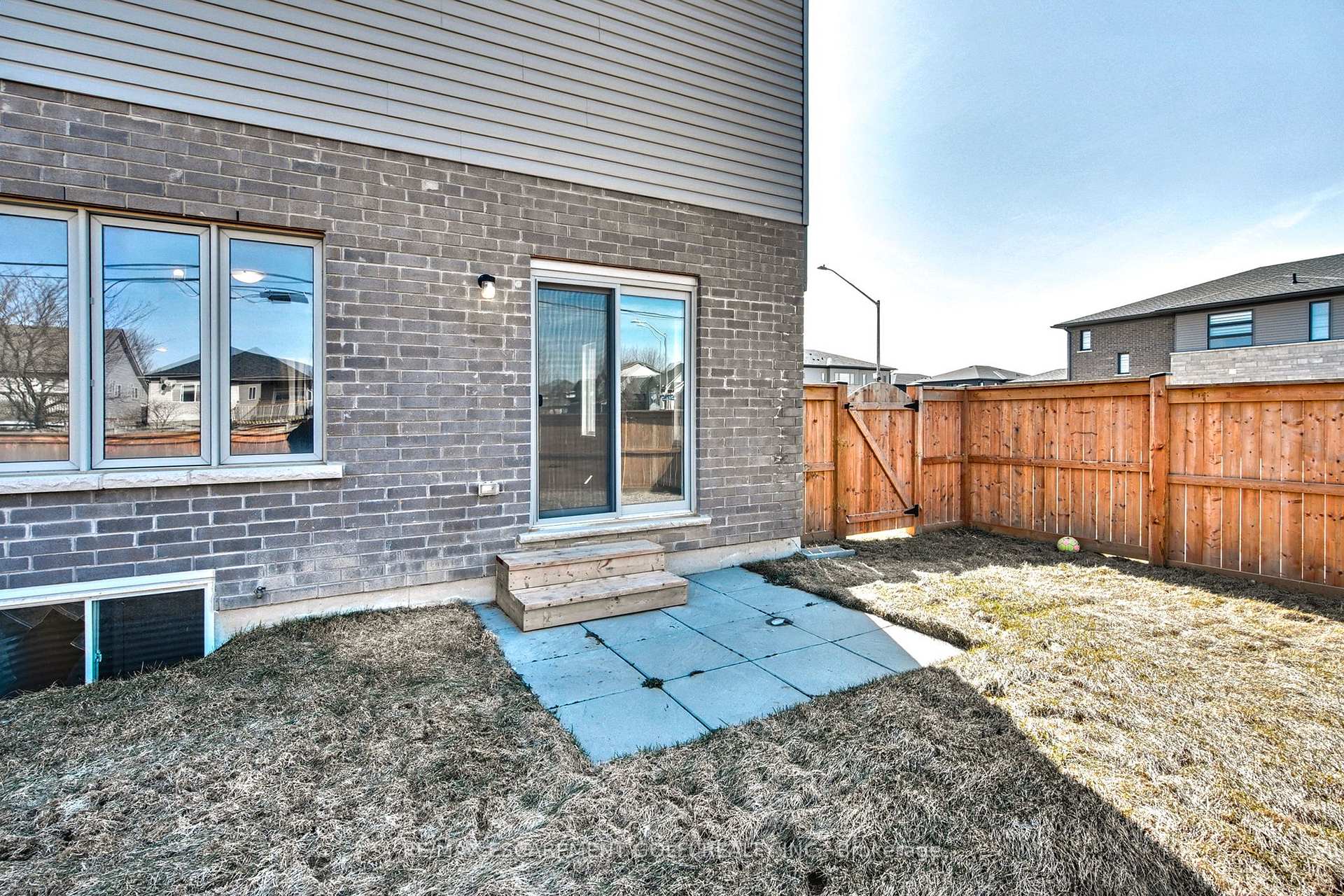 Photo 38 of 7300 Marvel Drive, Niagara Falls, Brown — HOMEH