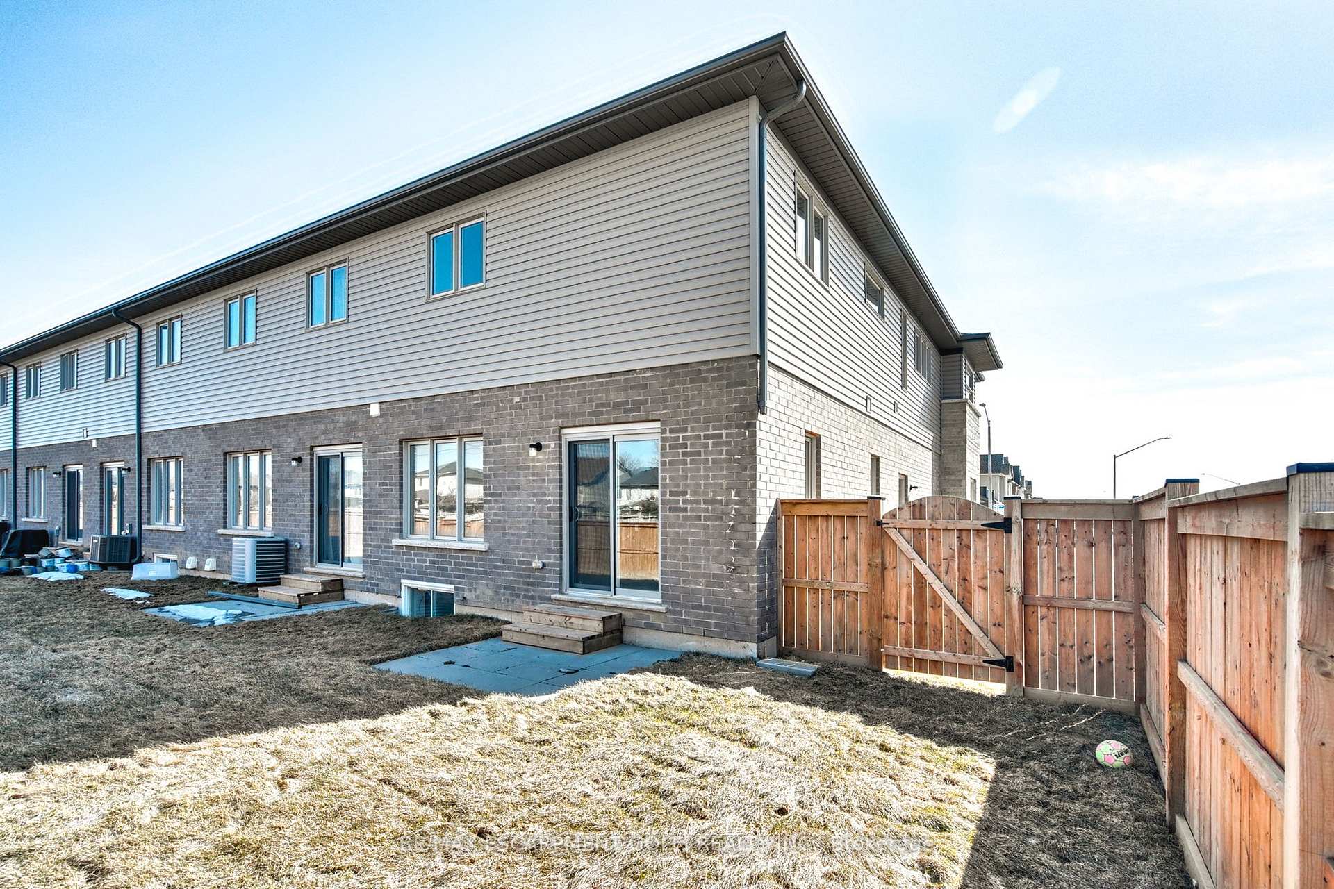 Photo 39 of 7300 Marvel Drive, Niagara Falls, Brown — HOMEH