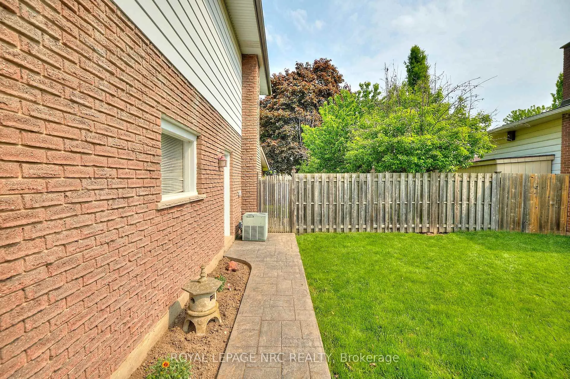 Photo 3 of 6968 Brian Crescent, Niagara Falls, Casey — HOMEH