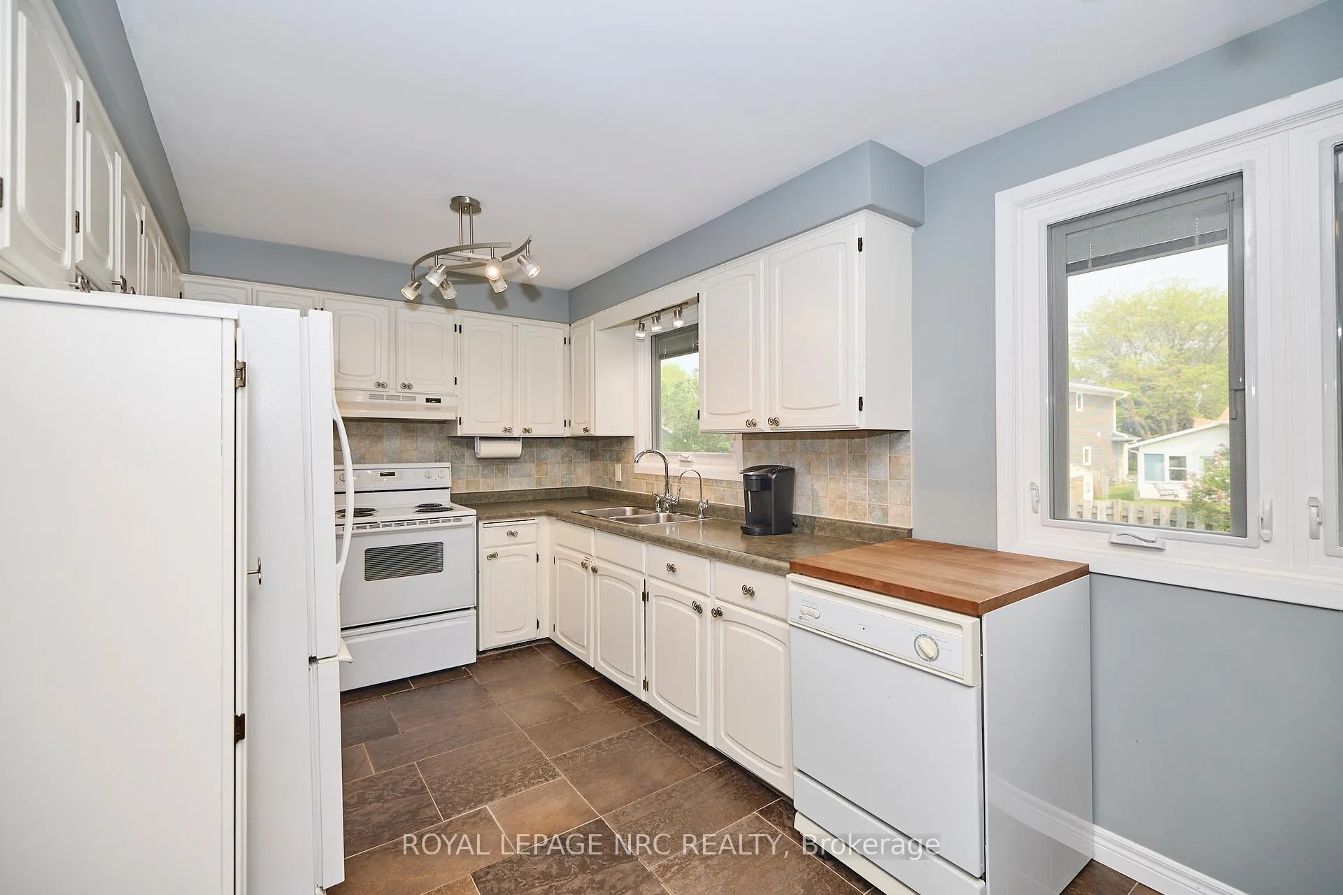 Photo 15 of 6968 Brian Crescent, Niagara Falls, Casey — HOMEH