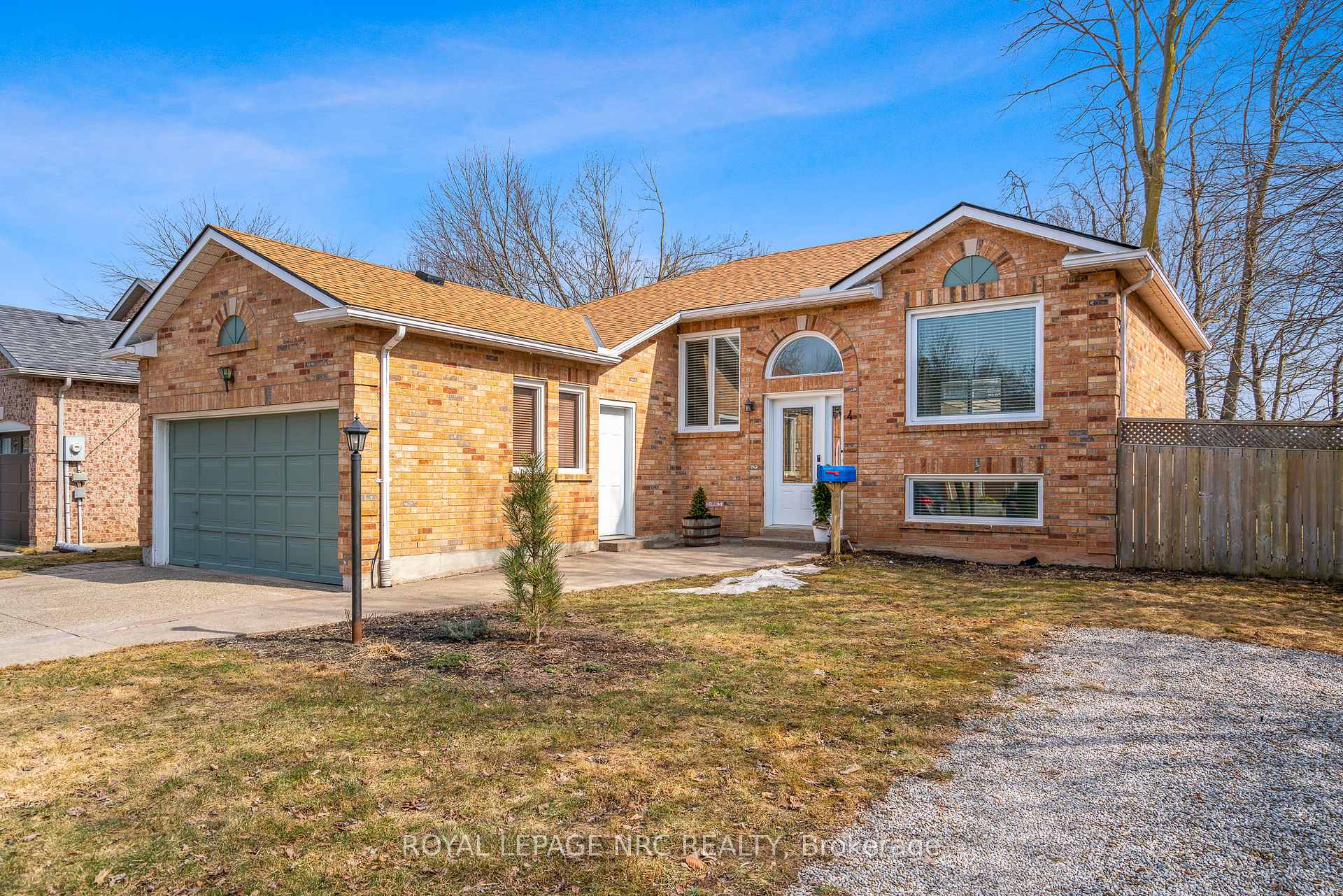 Photo 4 of 4 Woodside Square, Pelham, Fonthill — HOMEH