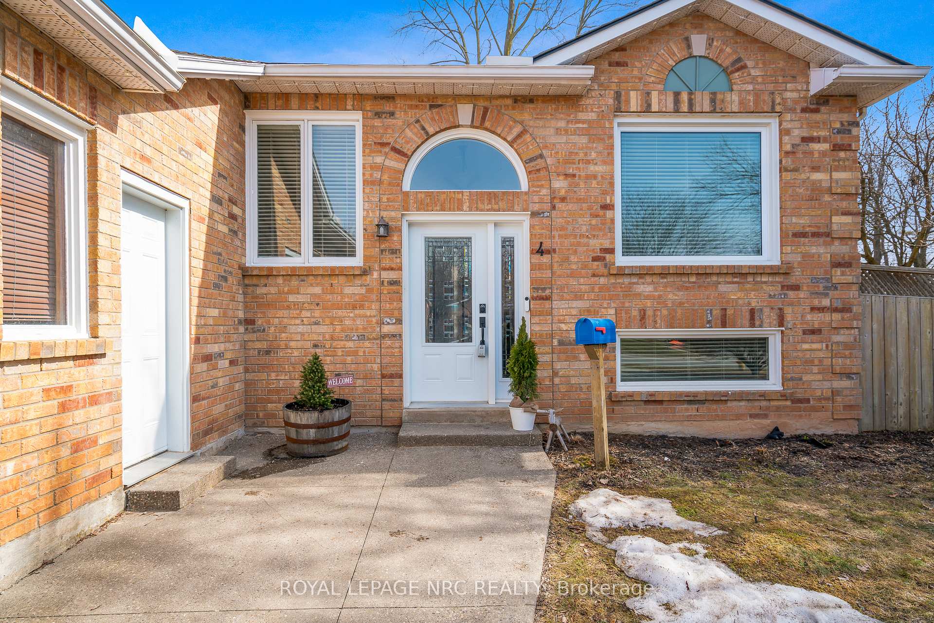 Photo 5 of 4 Woodside Square, Pelham, Fonthill — HOMEH