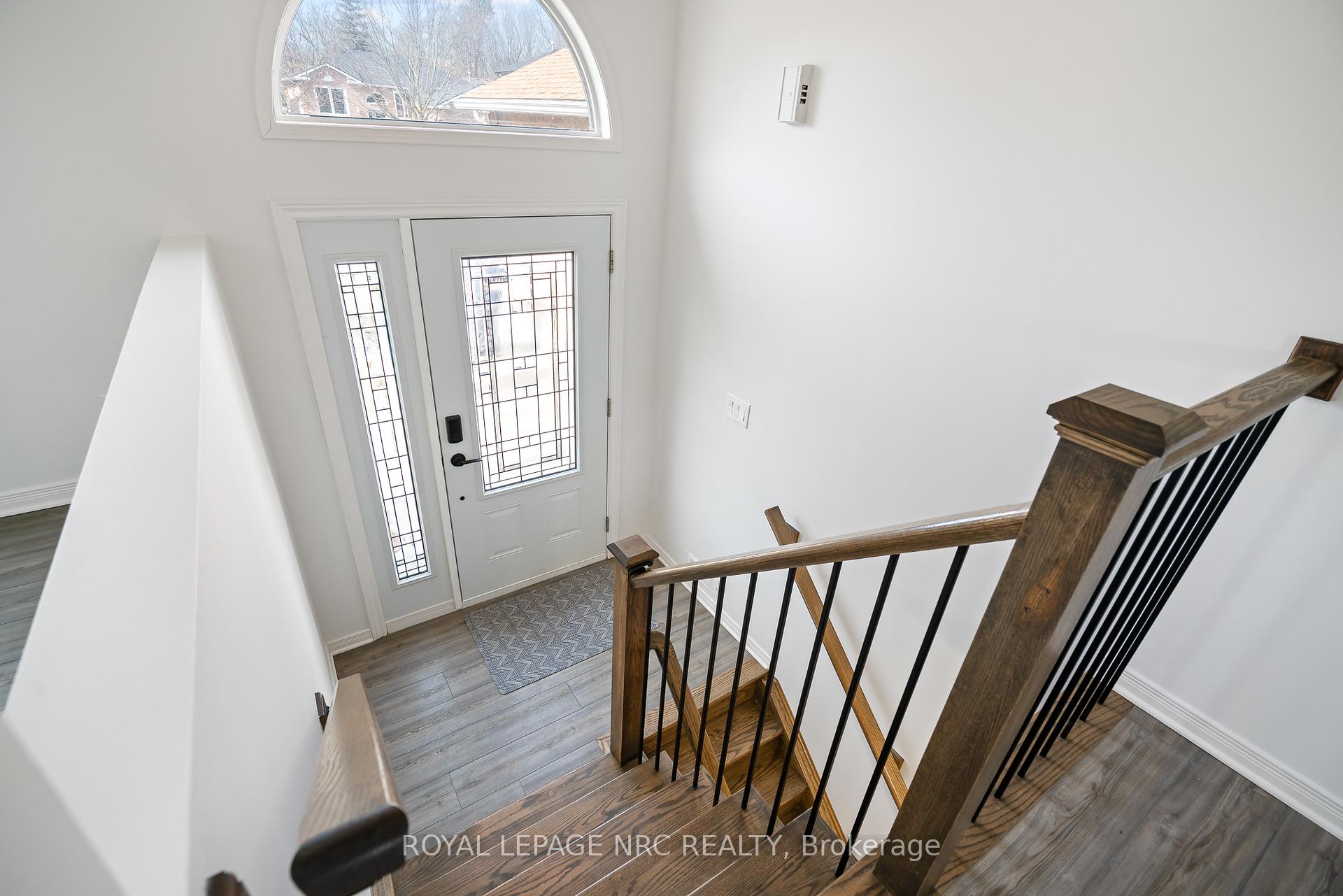 Photo 13 of 4 Woodside Square, Pelham, Fonthill — HOMEH