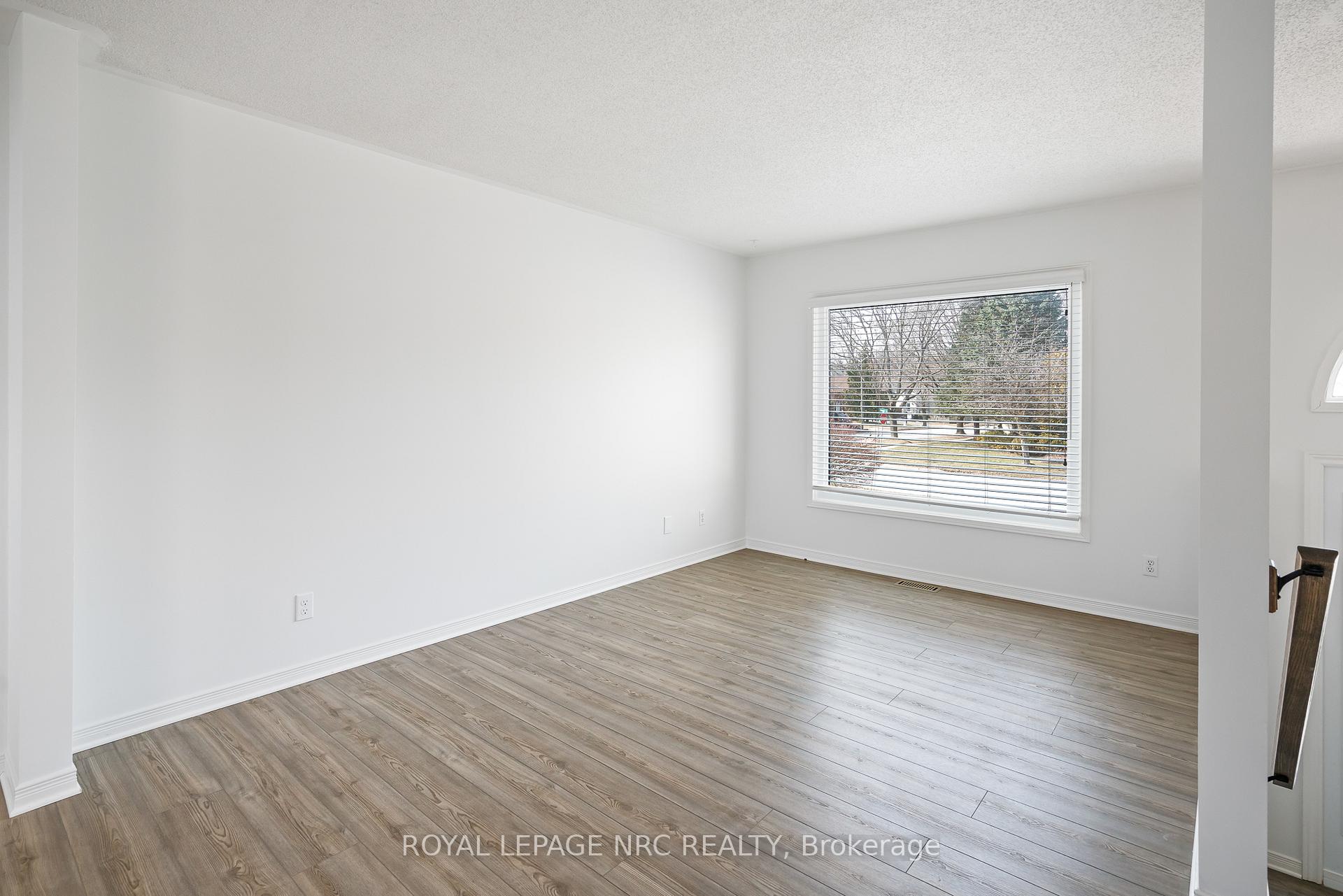 Photo 17 of 4 Woodside Square, Pelham, Fonthill — HOMEH