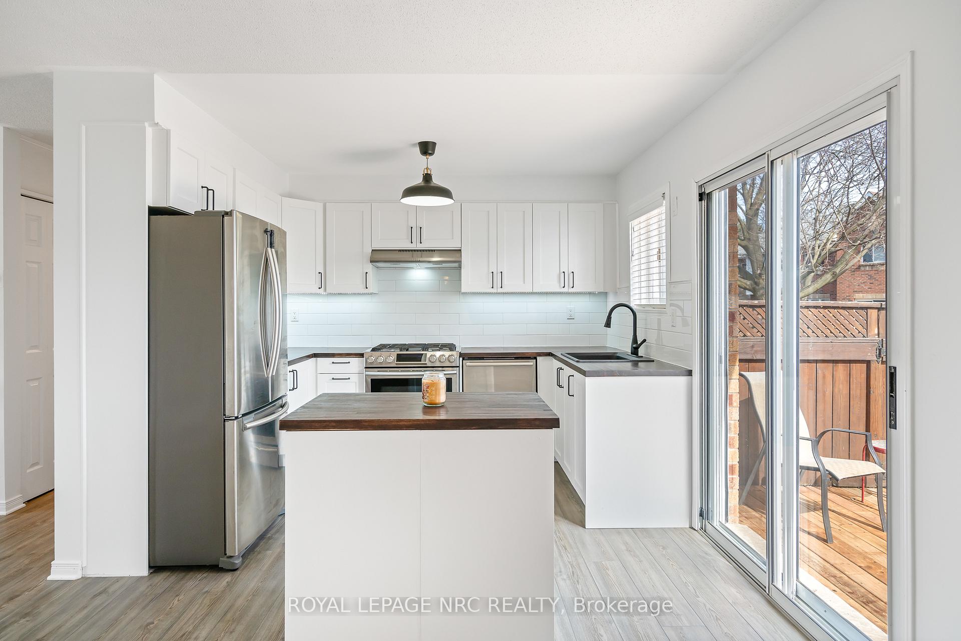 Photo 20 of 4 Woodside Square, Pelham, Fonthill — HOMEH