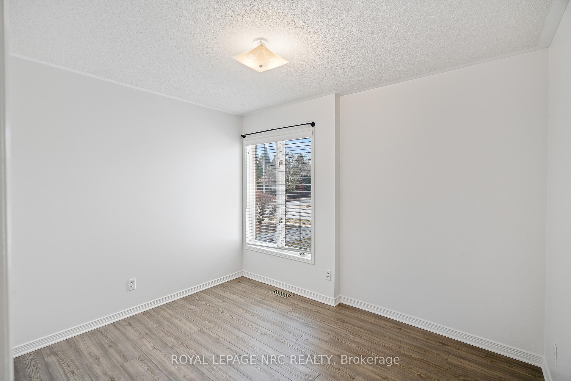 Photo 26 of 4 Woodside Square, Pelham, Fonthill — HOMEH