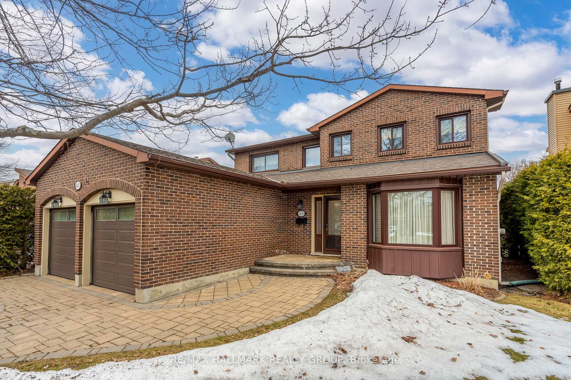 Photo 3 of 1437 Forest Valley Drive, Ottawa, Chapel Hill — HOMEH
