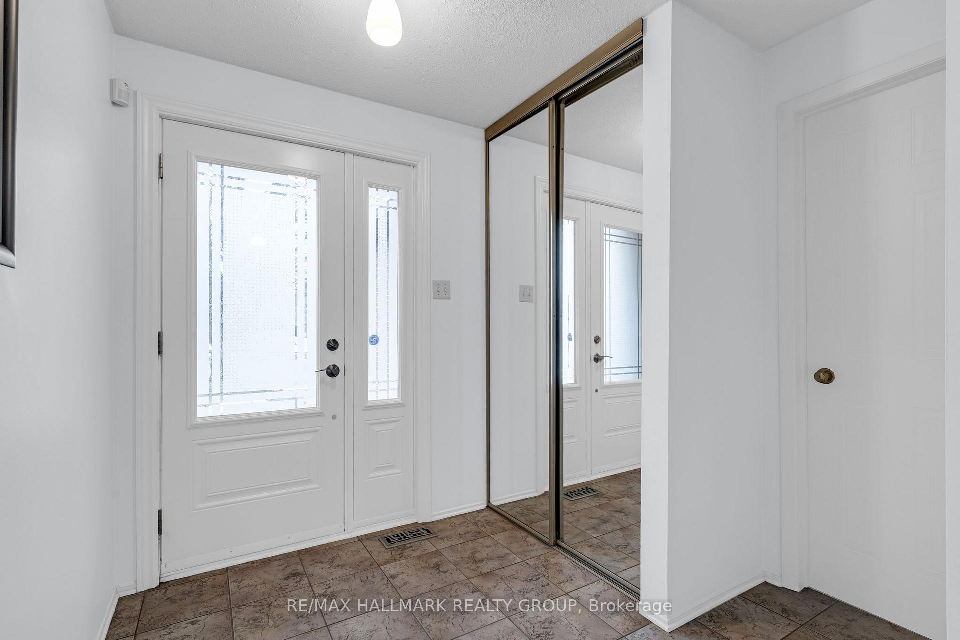 Photo 5 of 1437 Forest Valley Drive, Ottawa, Chapel Hill — HOMEH