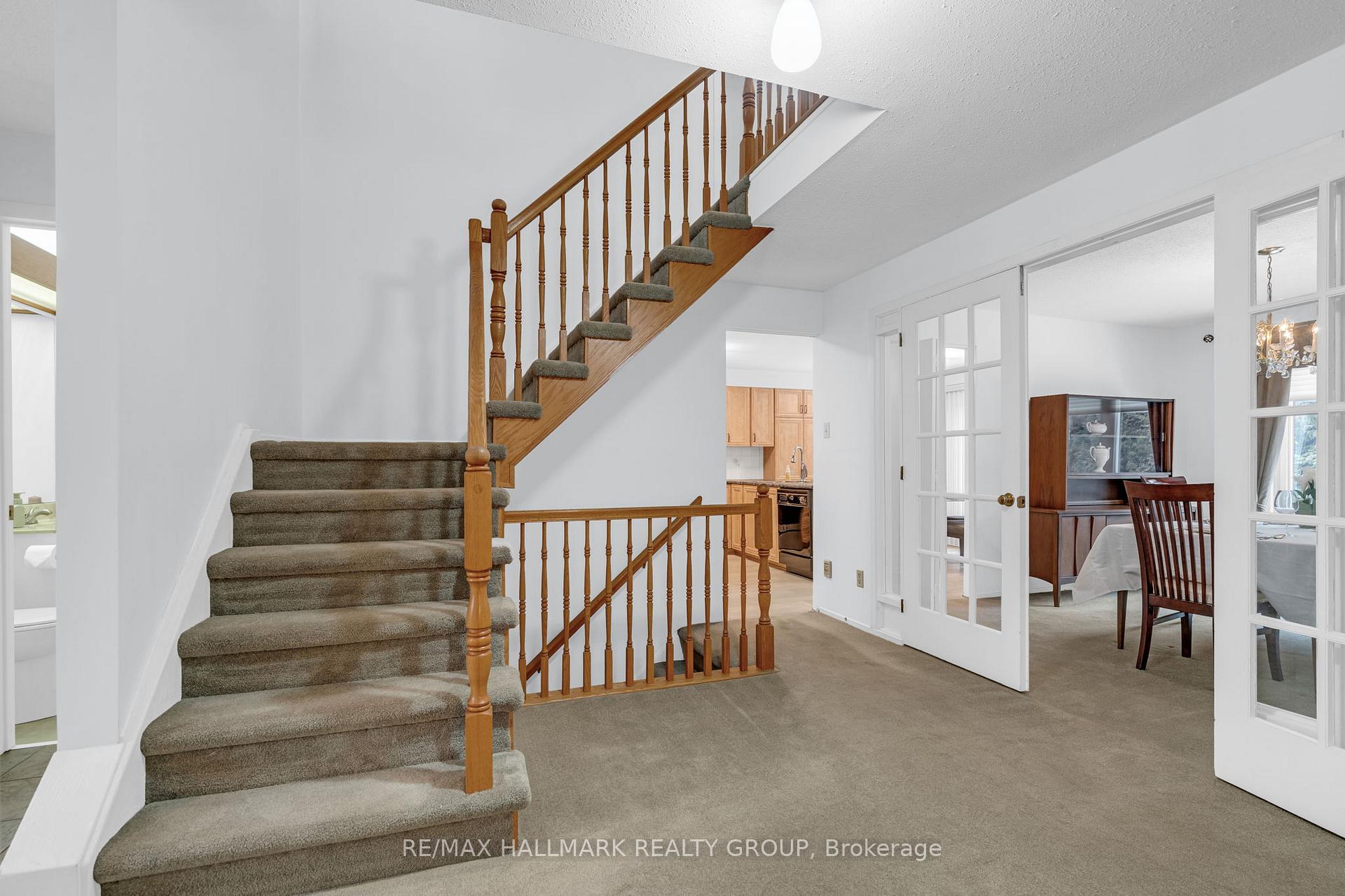 Photo 7 of 1437 Forest Valley Drive, Ottawa, Chapel Hill — HOMEH