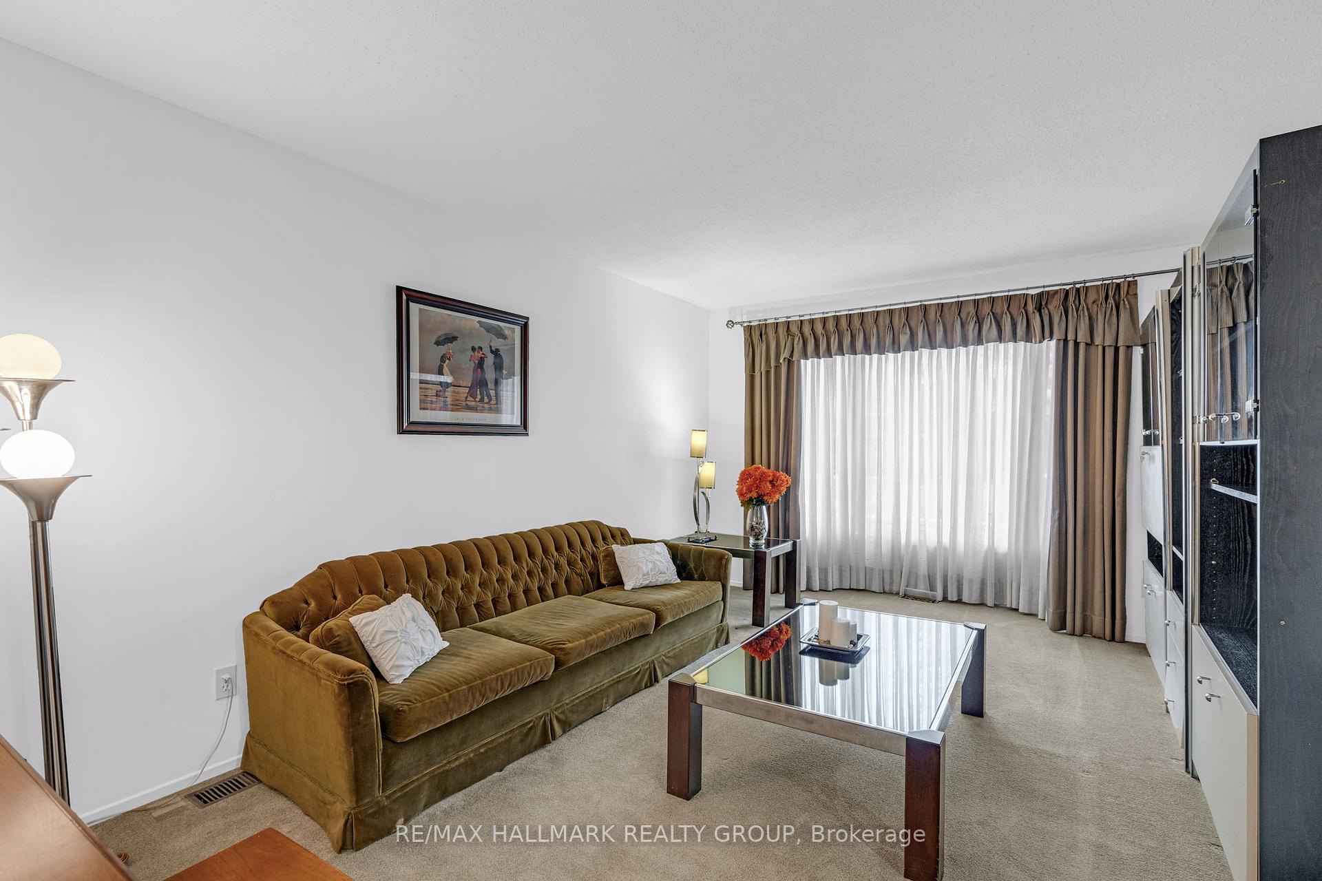 Photo 8 of 1437 Forest Valley Drive, Ottawa, Chapel Hill — HOMEH