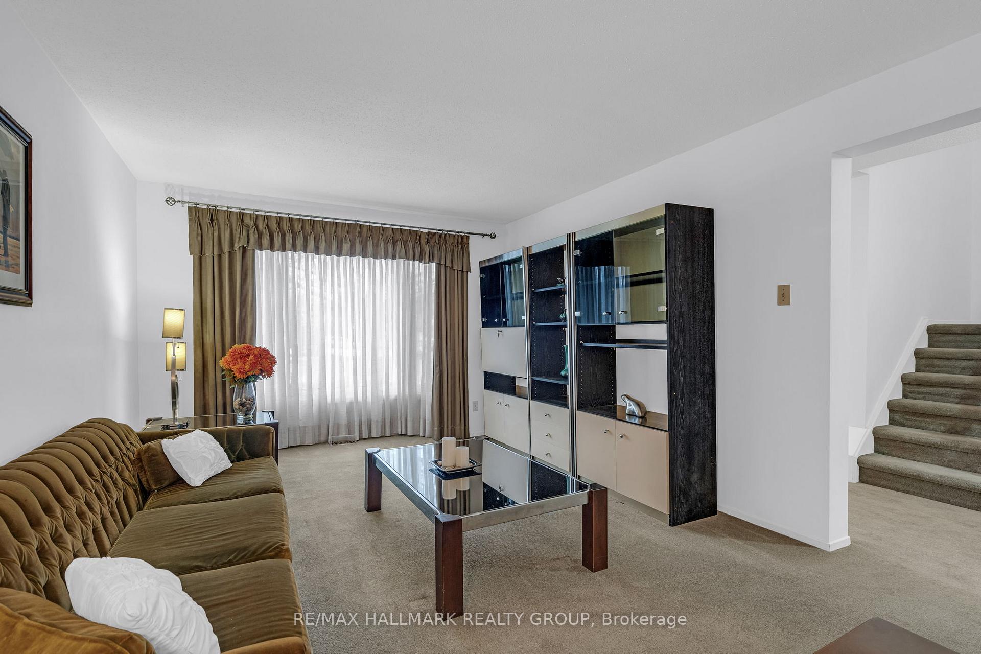 Photo 9 of 1437 Forest Valley Drive, Ottawa, Chapel Hill — HOMEH