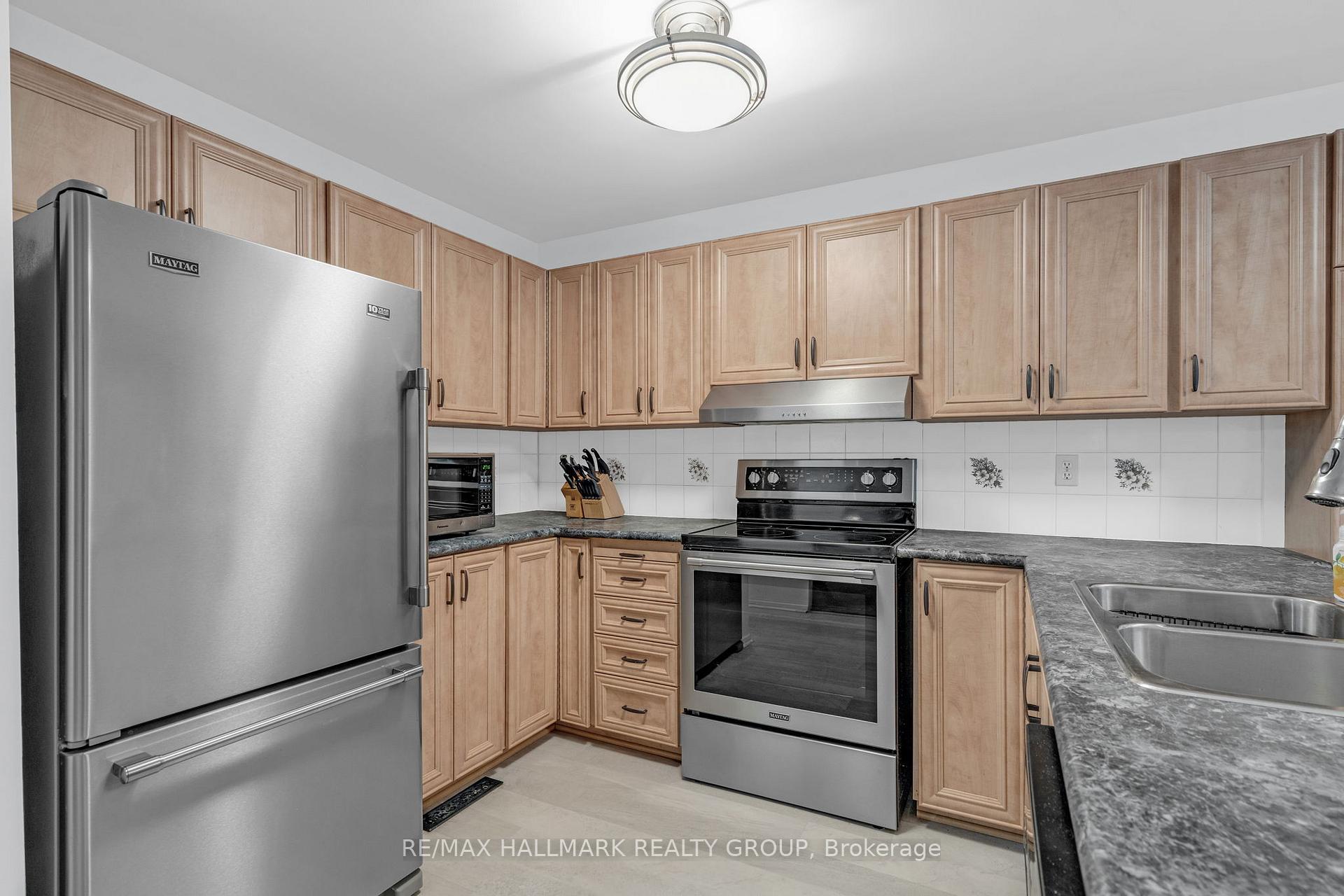 Photo 16 of 1437 Forest Valley Drive, Ottawa, Chapel Hill — HOMEH