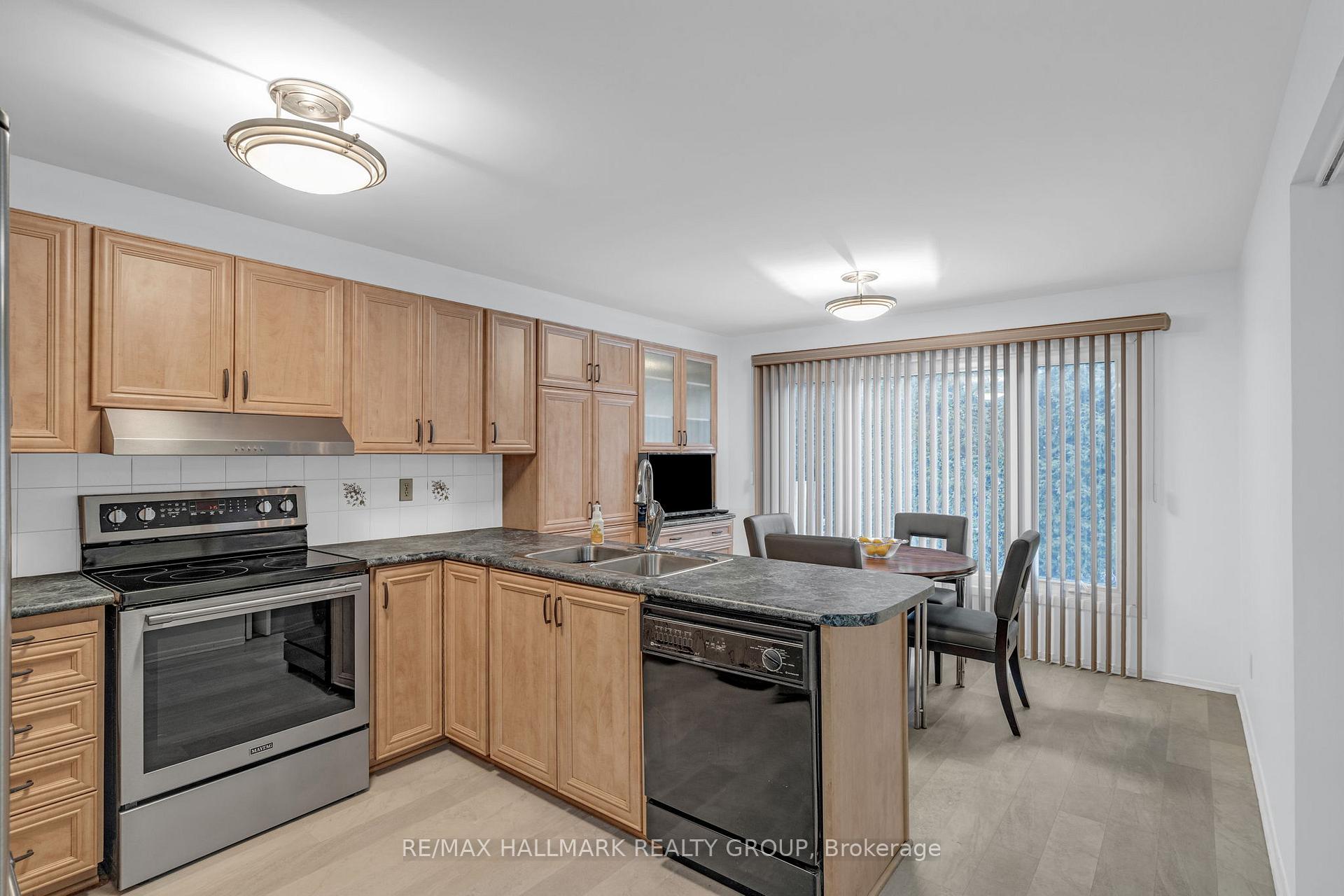 Photo 17 of 1437 Forest Valley Drive, Ottawa, Chapel Hill — HOMEH