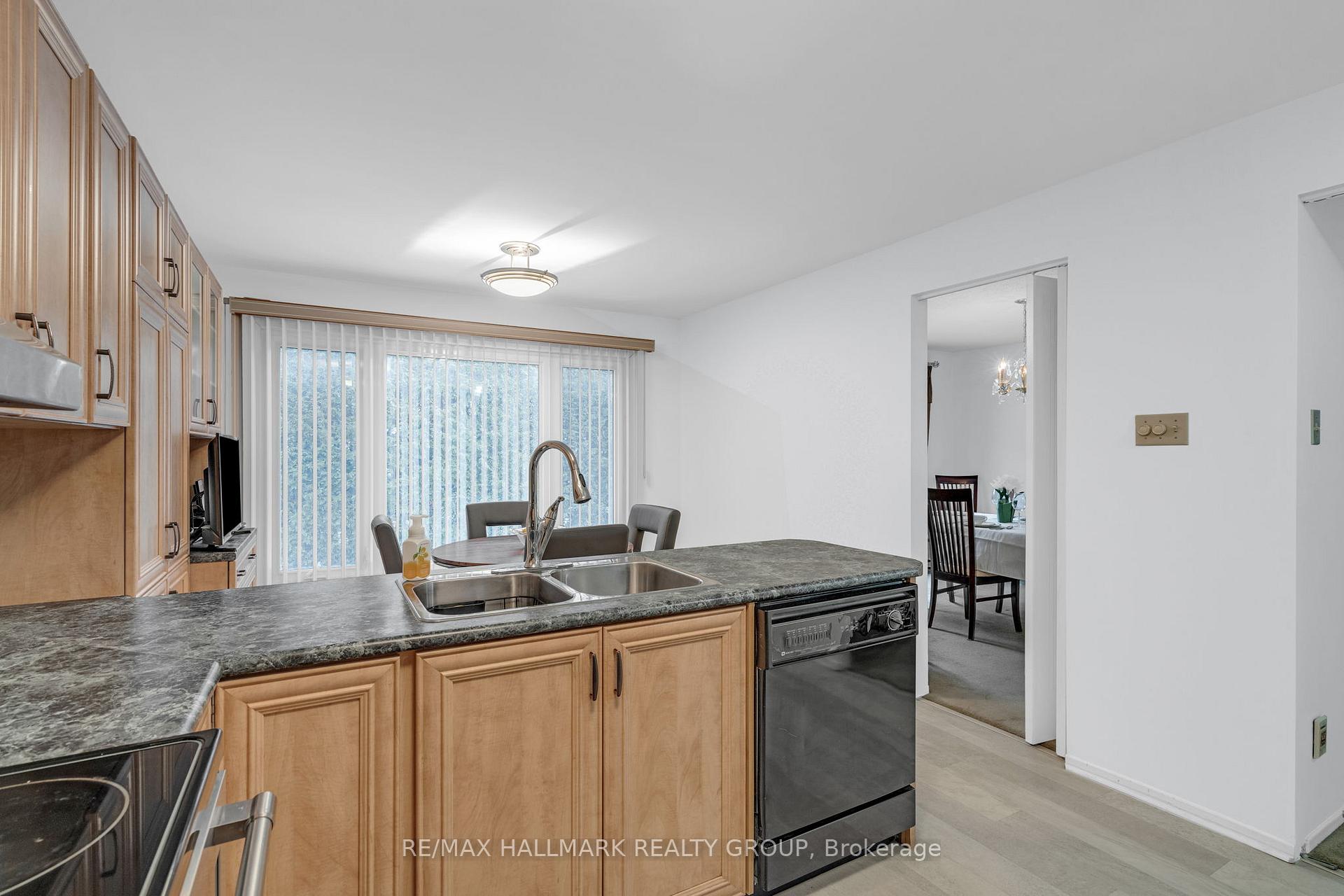 Photo 18 of 1437 Forest Valley Drive, Ottawa, Chapel Hill — HOMEH