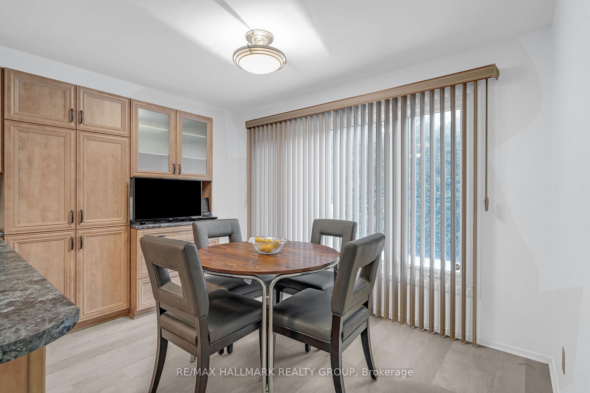 Photo 19 of 1437 Forest Valley Drive, Ottawa, Chapel Hill — HOMEH