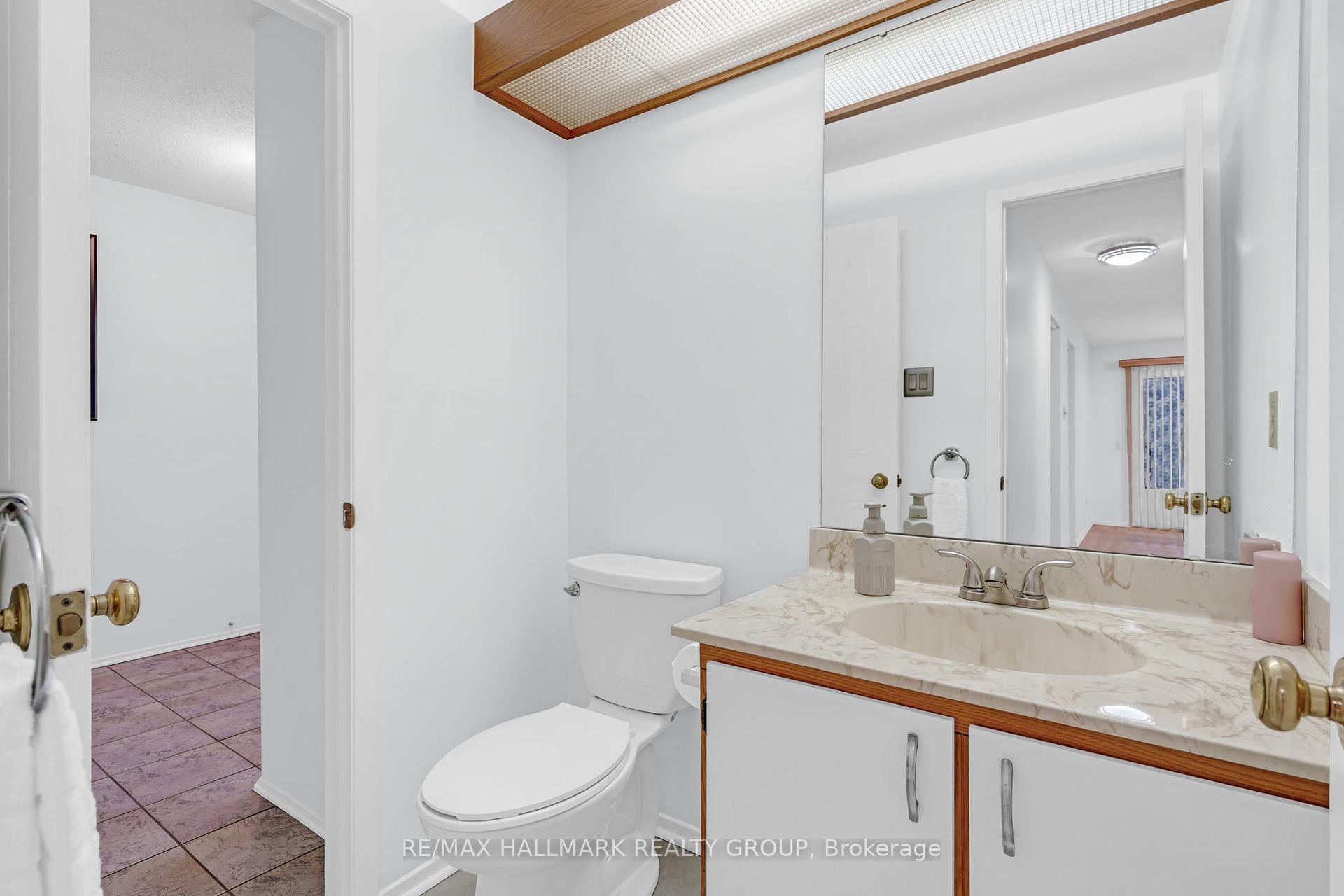 Photo 22 of 1437 Forest Valley Drive, Ottawa, Chapel Hill — HOMEH