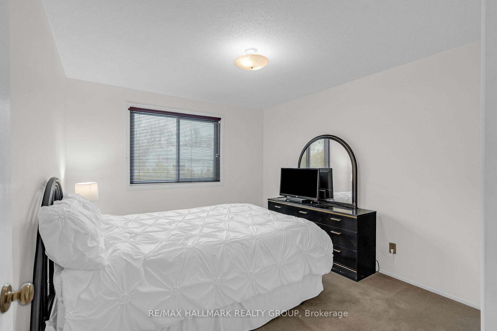 Photo 29 of 1437 Forest Valley Drive, Ottawa, Chapel Hill — HOMEH