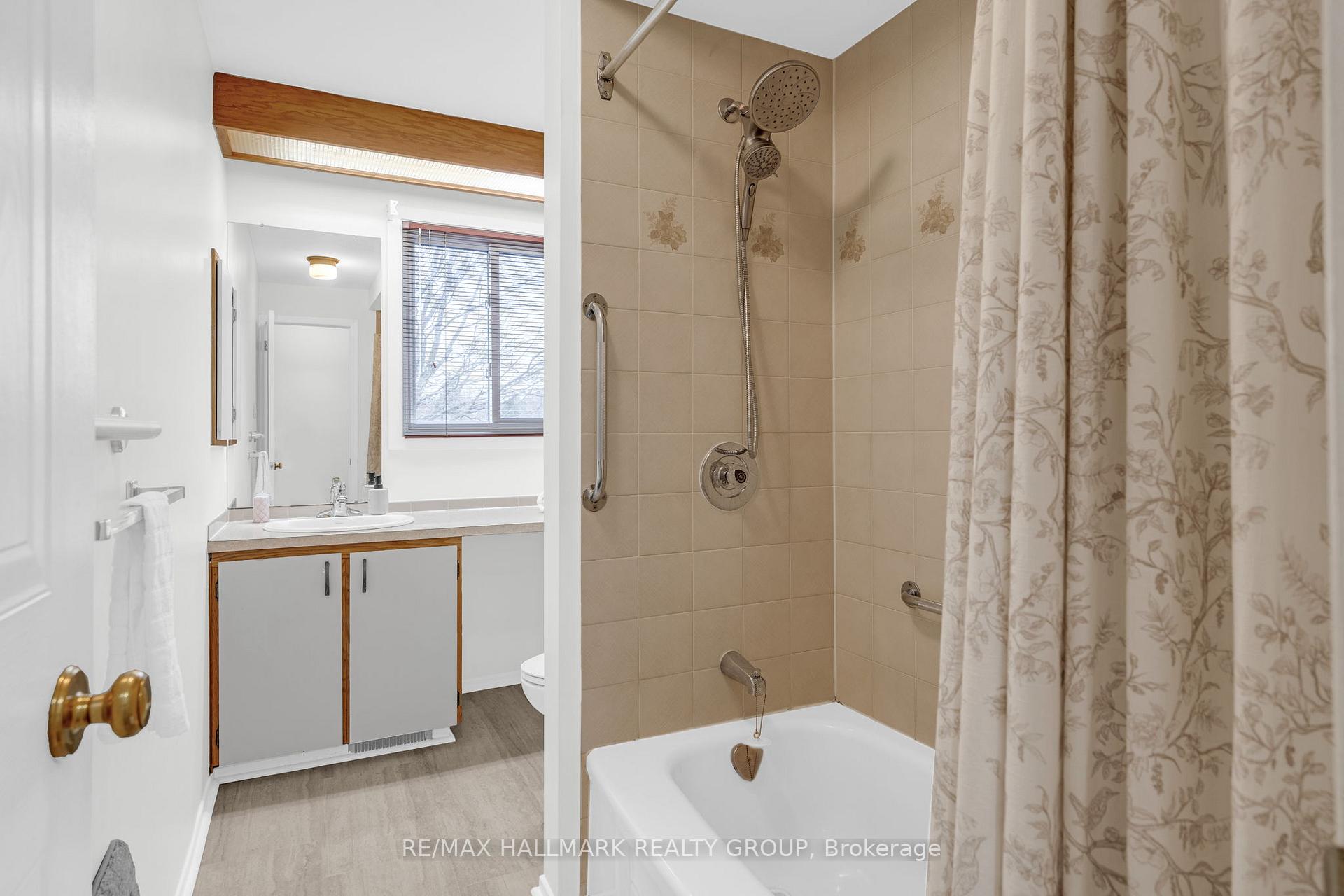 Photo 35 of 1437 Forest Valley Drive, Ottawa, Chapel Hill — HOMEH