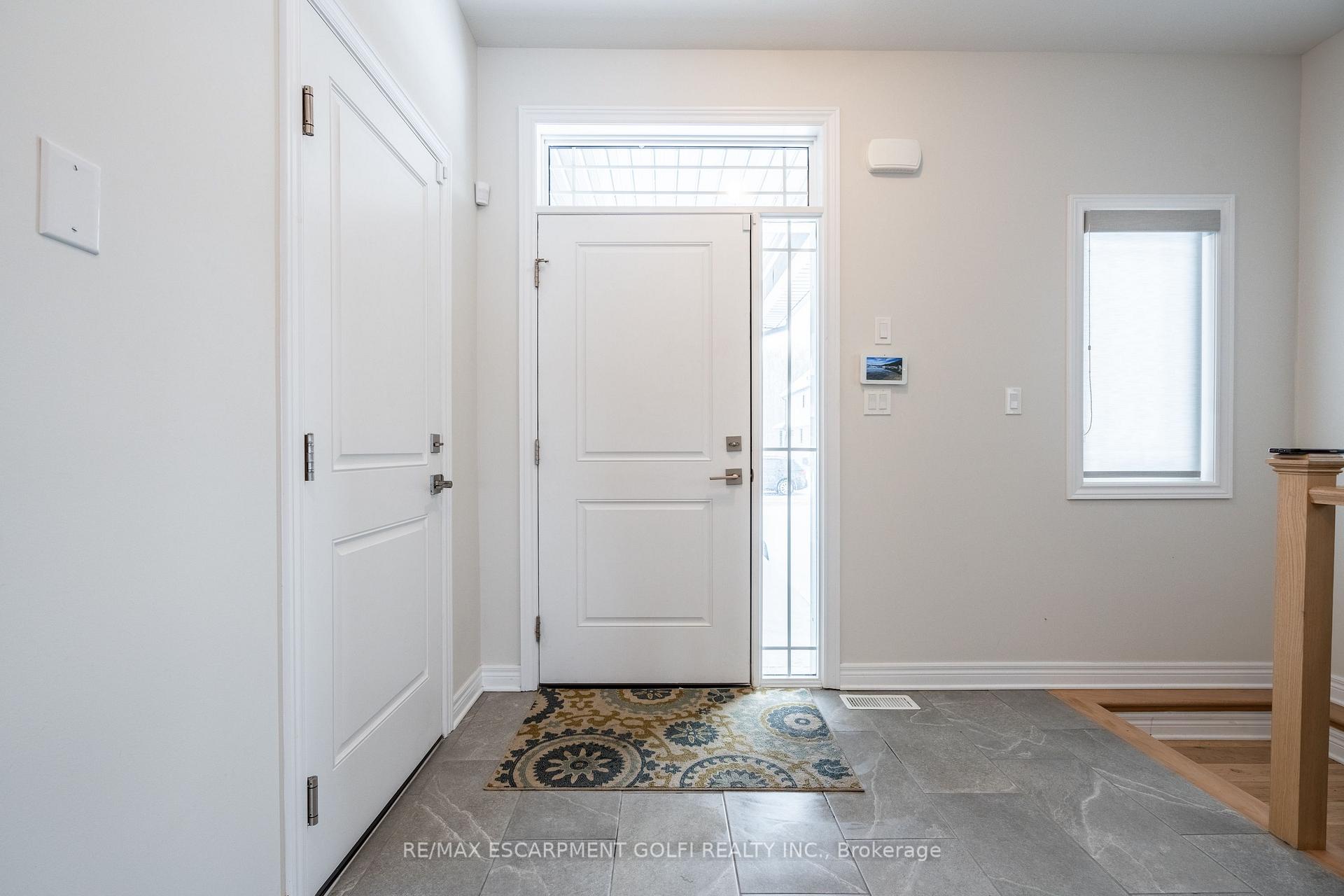 Photo 4 of Unit MAIN, 8969 Emily Boulevard, Niagara Falls, Brown — HOMEH