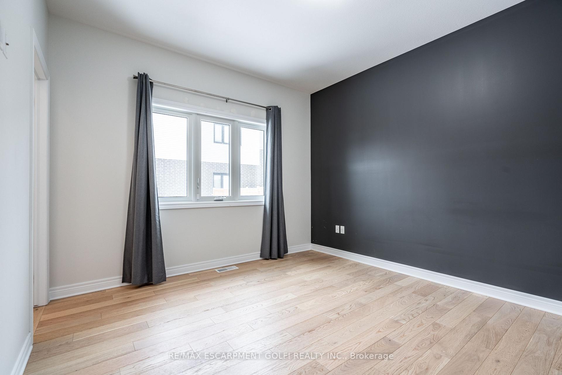 Photo 6 of Unit MAIN, 8969 Emily Boulevard, Niagara Falls, Brown — HOMEH