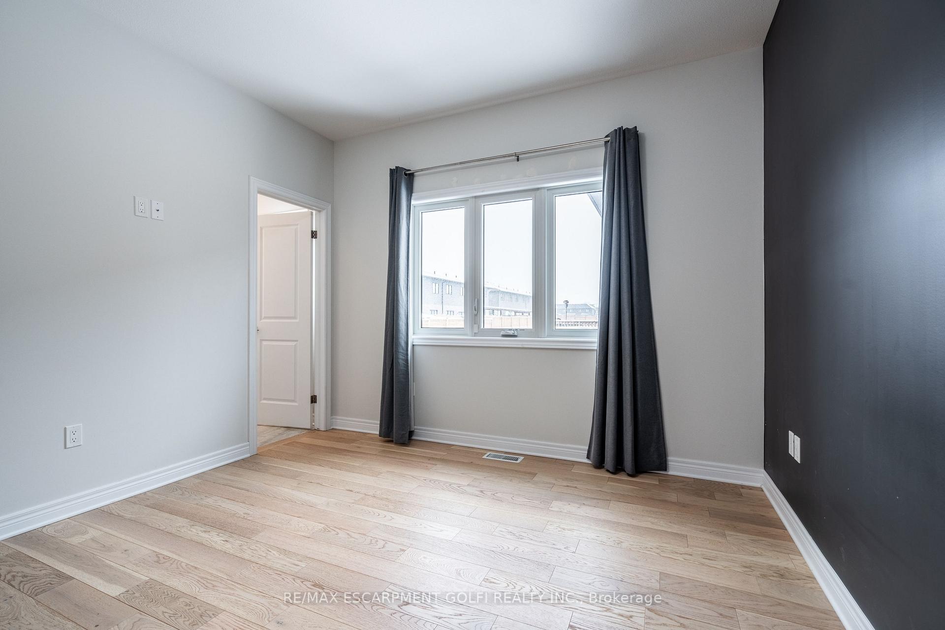 Photo 7 of Unit MAIN, 8969 Emily Boulevard, Niagara Falls, Brown — HOMEH