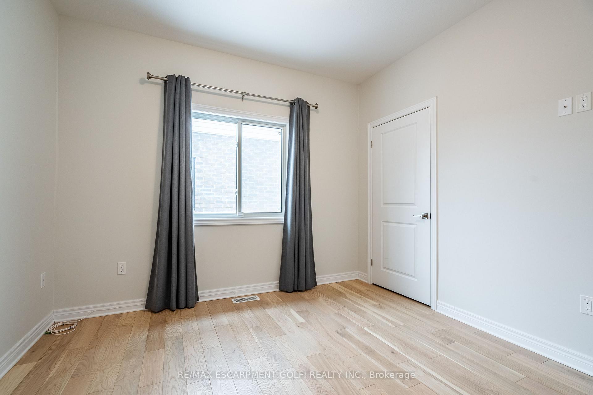 Photo 11 of Unit MAIN, 8969 Emily Boulevard, Niagara Falls, Brown — HOMEH