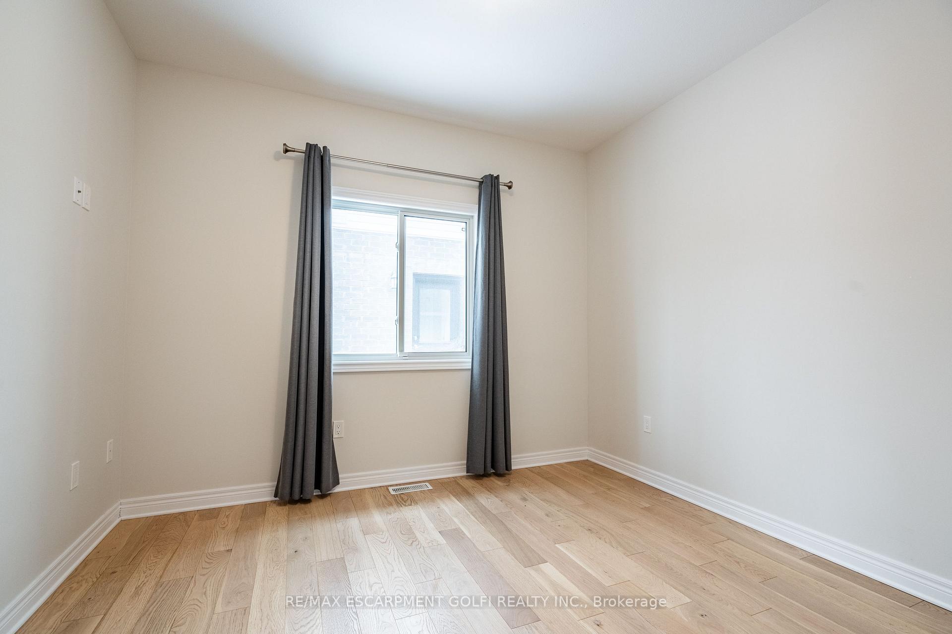 Photo 13 of Unit MAIN, 8969 Emily Boulevard, Niagara Falls, Brown — HOMEH