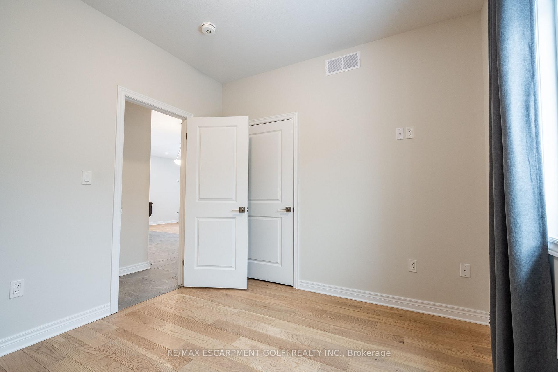 Photo 14 of Unit MAIN, 8969 Emily Boulevard, Niagara Falls, Brown — HOMEH