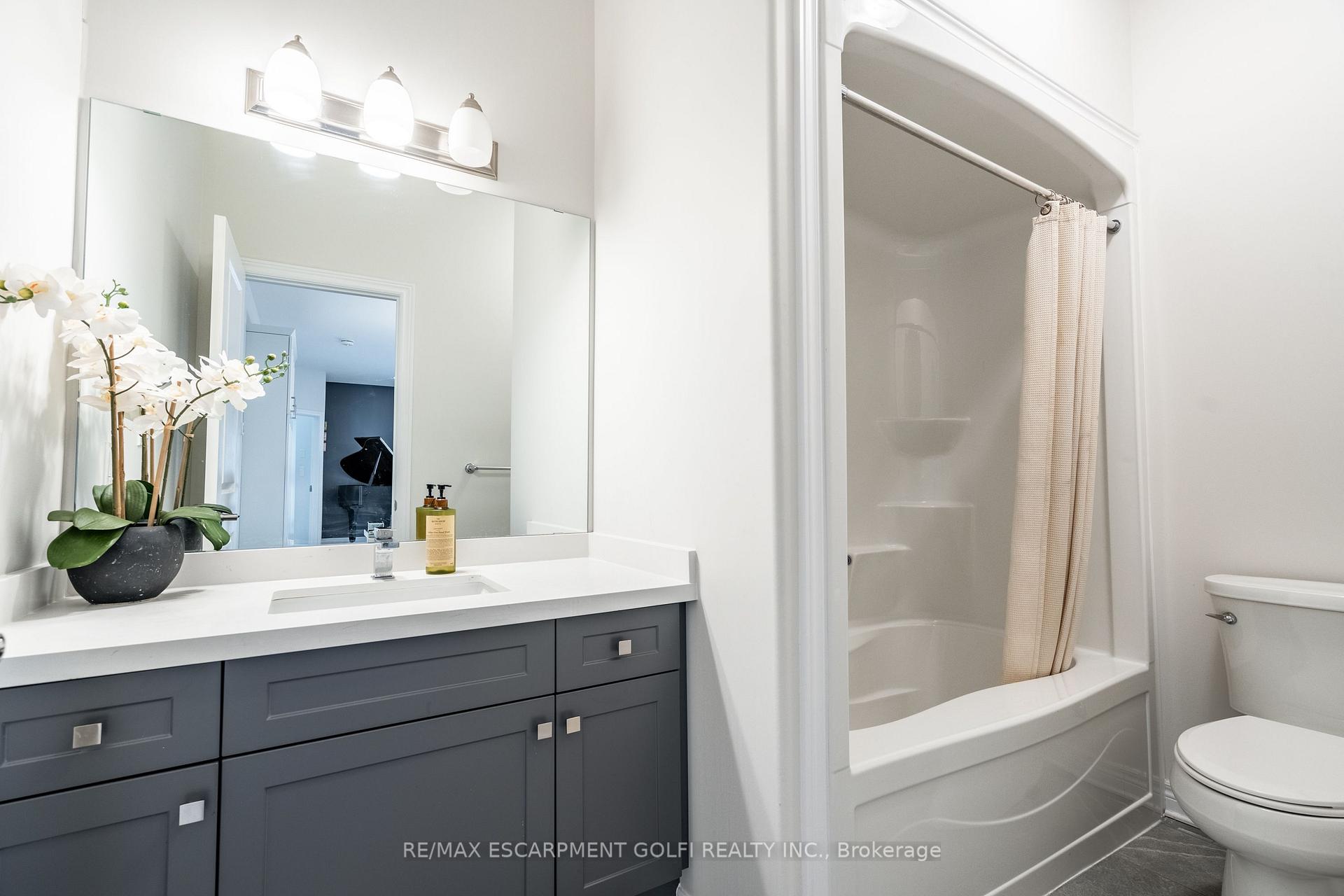 Photo 15 of Unit MAIN, 8969 Emily Boulevard, Niagara Falls, Brown — HOMEH