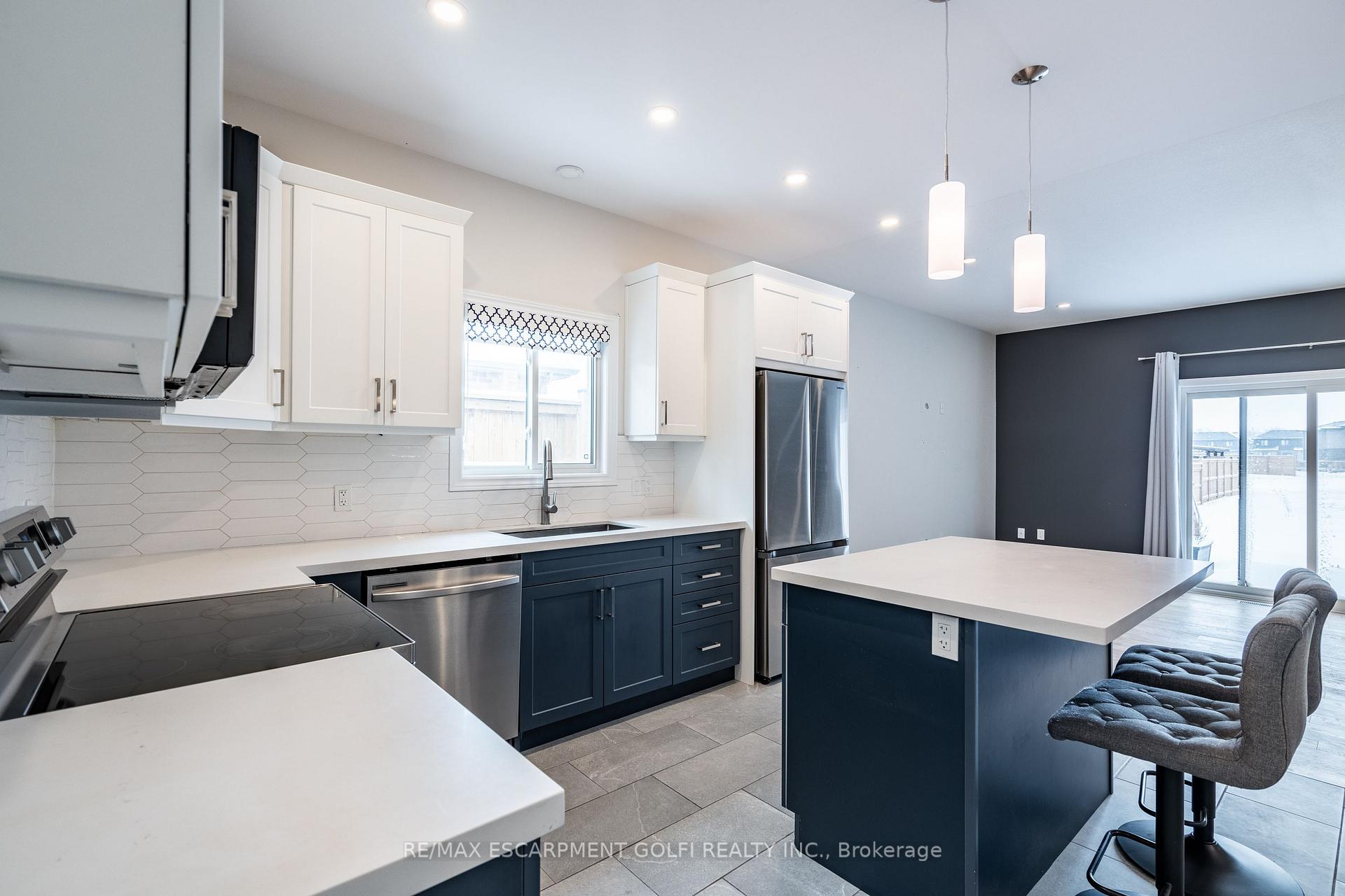 Photo 17 of Unit MAIN, 8969 Emily Boulevard, Niagara Falls, Brown — HOMEH