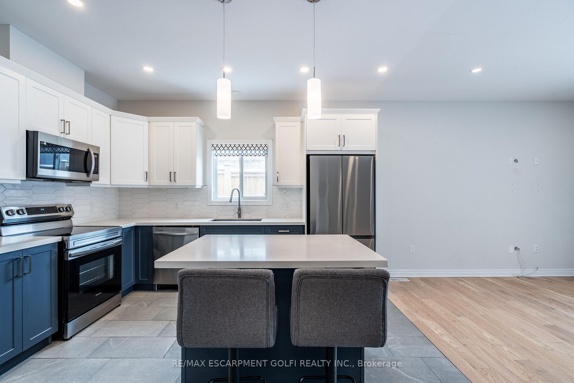 Photo 19 of Unit MAIN, 8969 Emily Boulevard, Niagara Falls, Brown — HOMEH