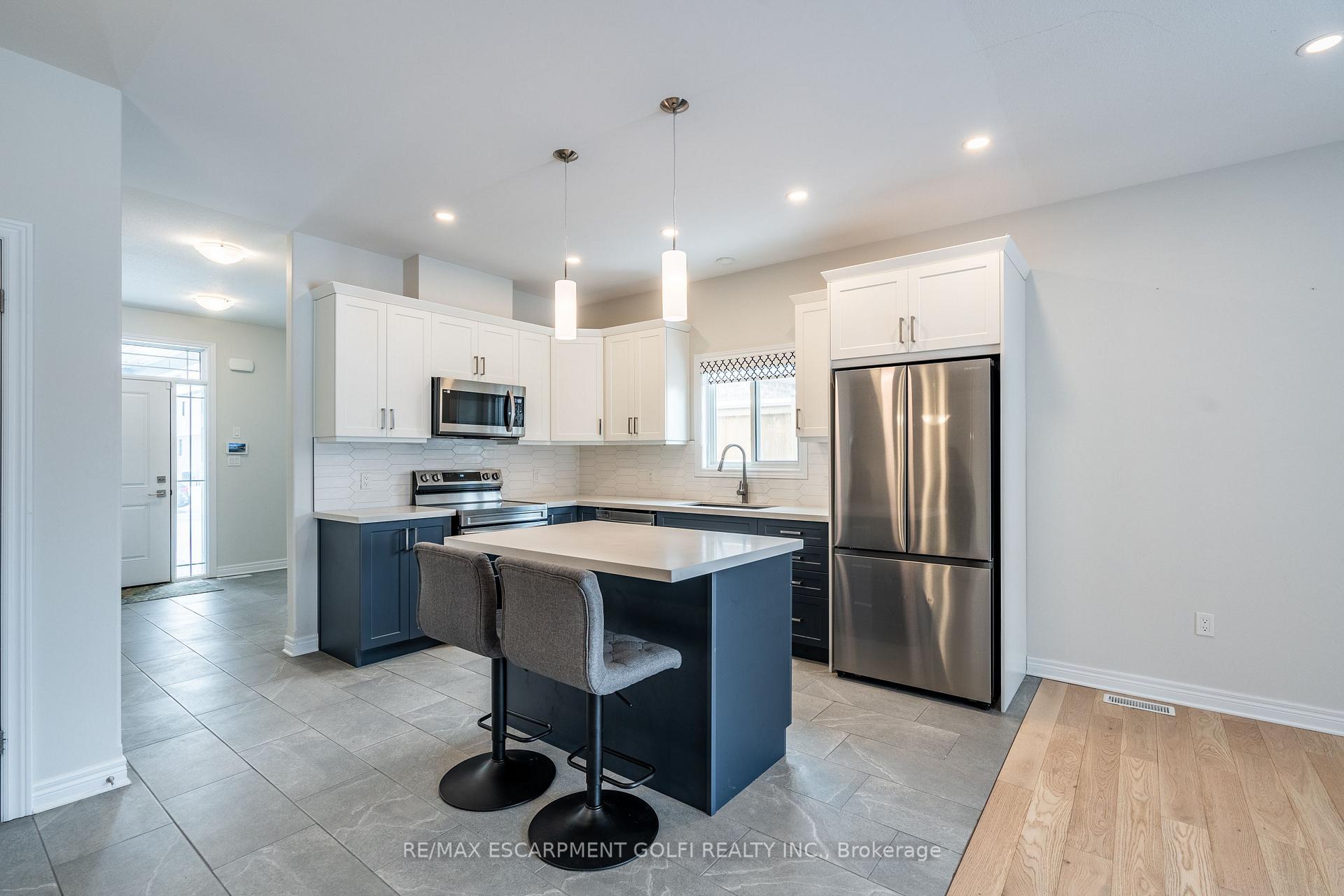 Photo 20 of Unit MAIN, 8969 Emily Boulevard, Niagara Falls, Brown — HOMEH