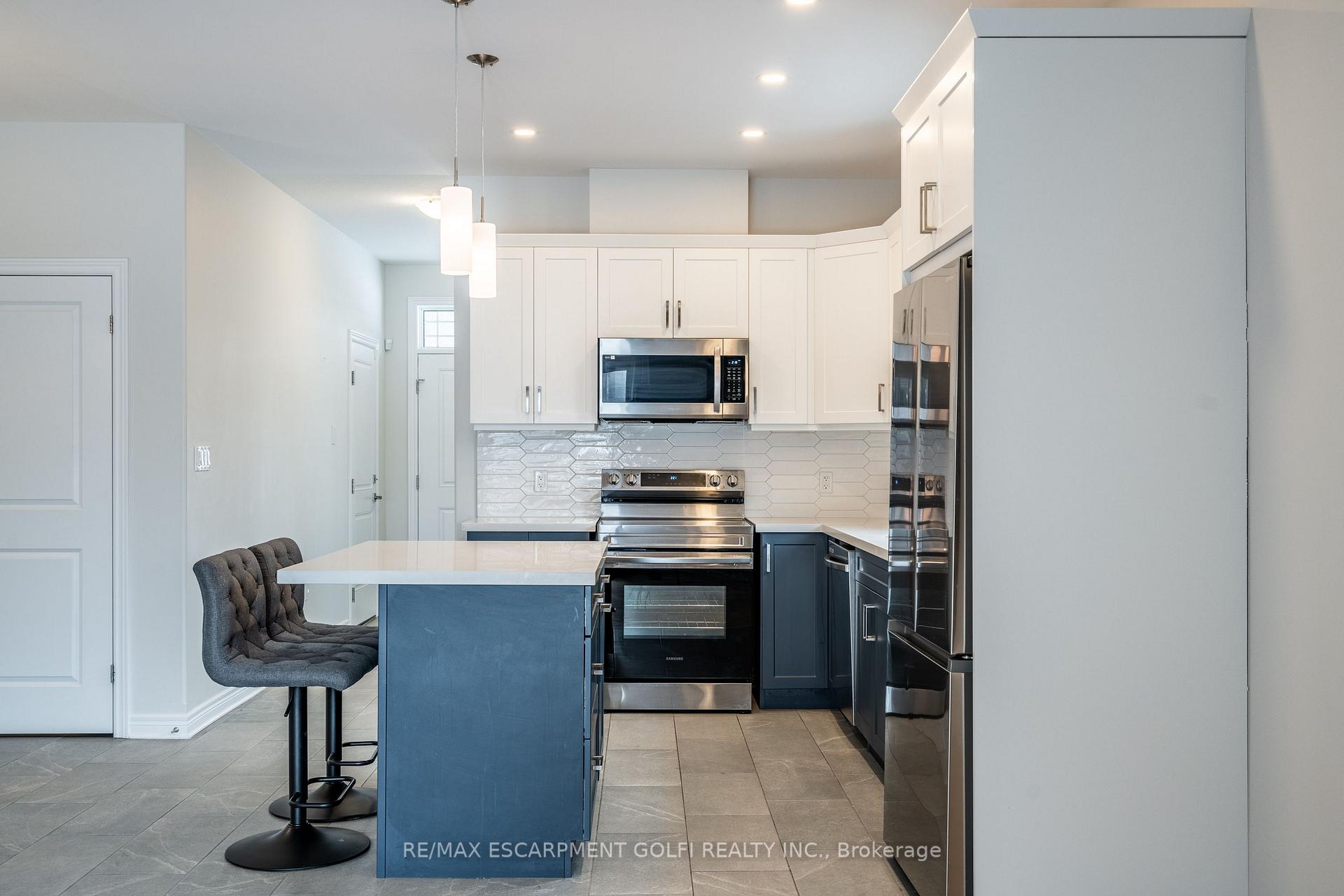 Photo 22 of Unit MAIN, 8969 Emily Boulevard, Niagara Falls, Brown — HOMEH