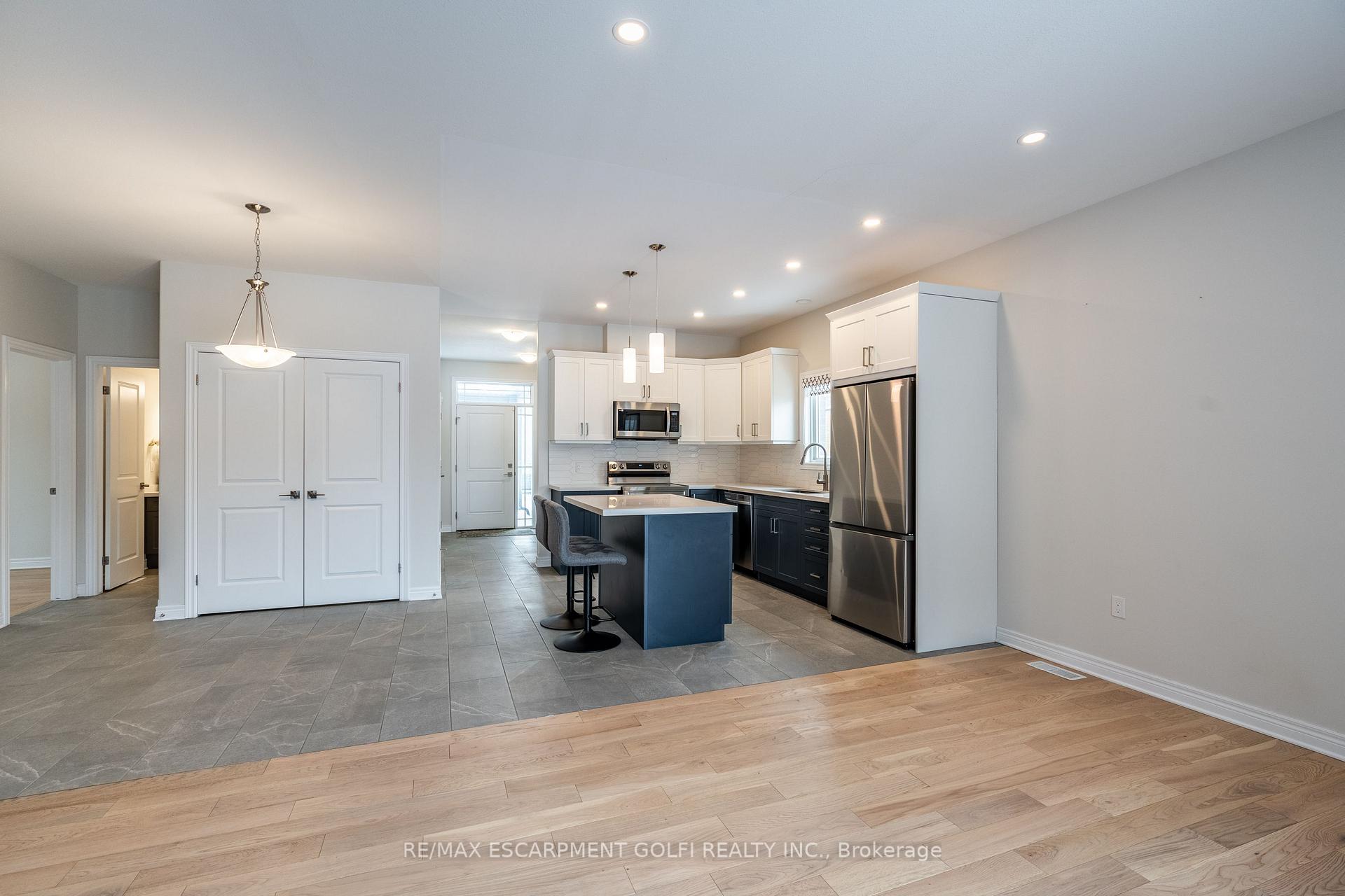 Photo 24 of Unit MAIN, 8969 Emily Boulevard, Niagara Falls, Brown — HOMEH