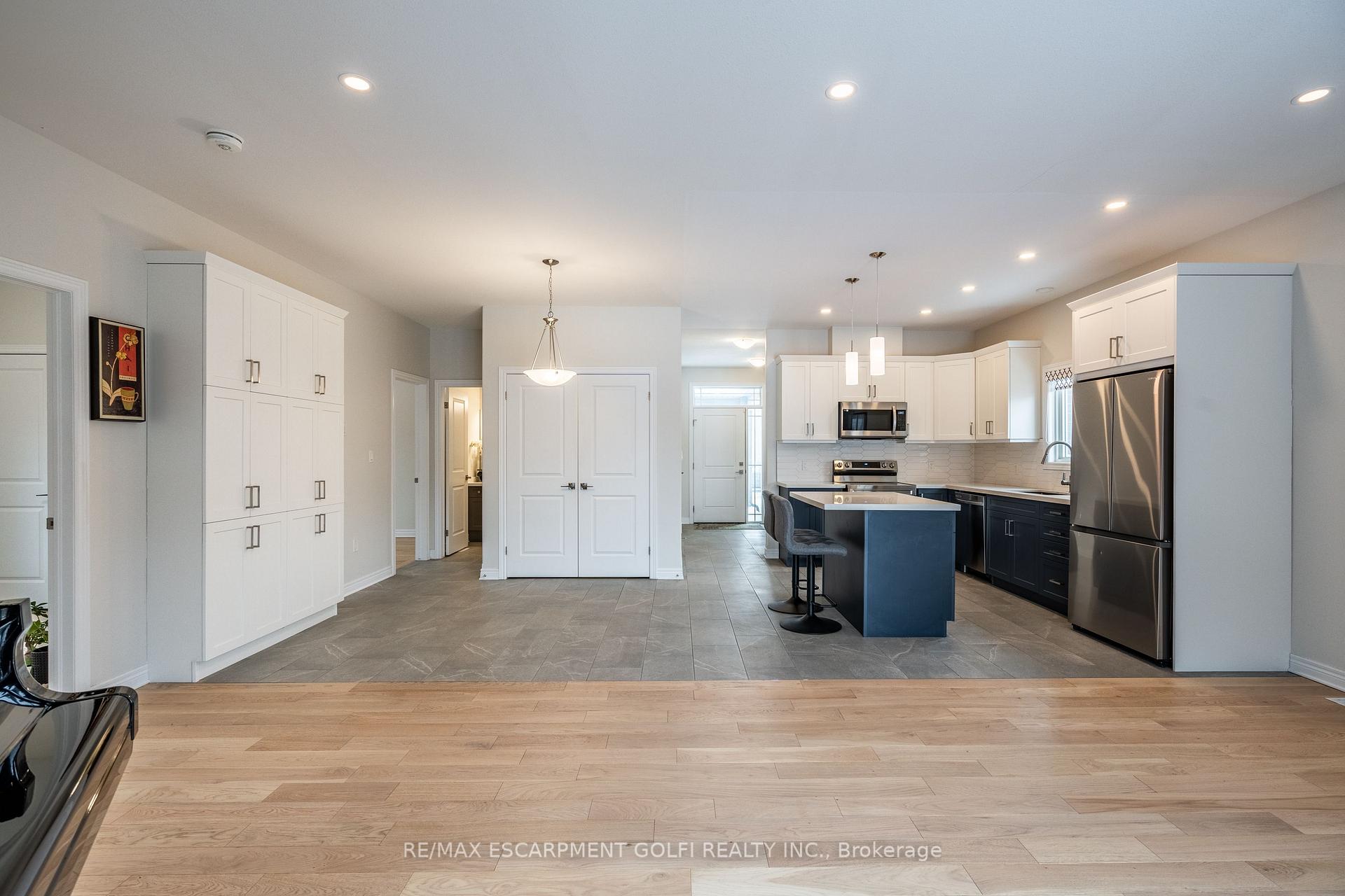 Photo 25 of Unit MAIN, 8969 Emily Boulevard, Niagara Falls, Brown — HOMEH