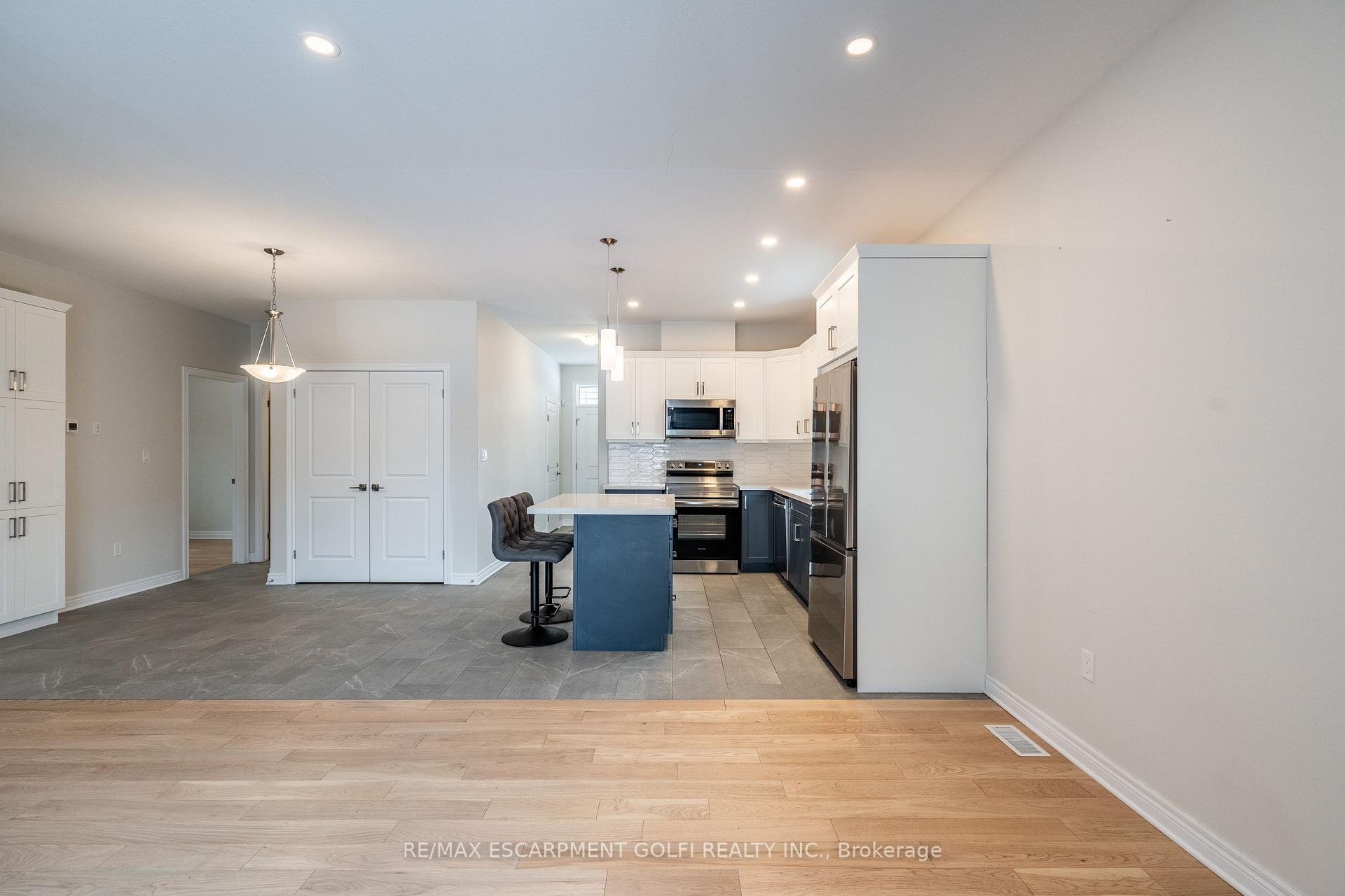 Photo 26 of Unit MAIN, 8969 Emily Boulevard, Niagara Falls, Brown — HOMEH