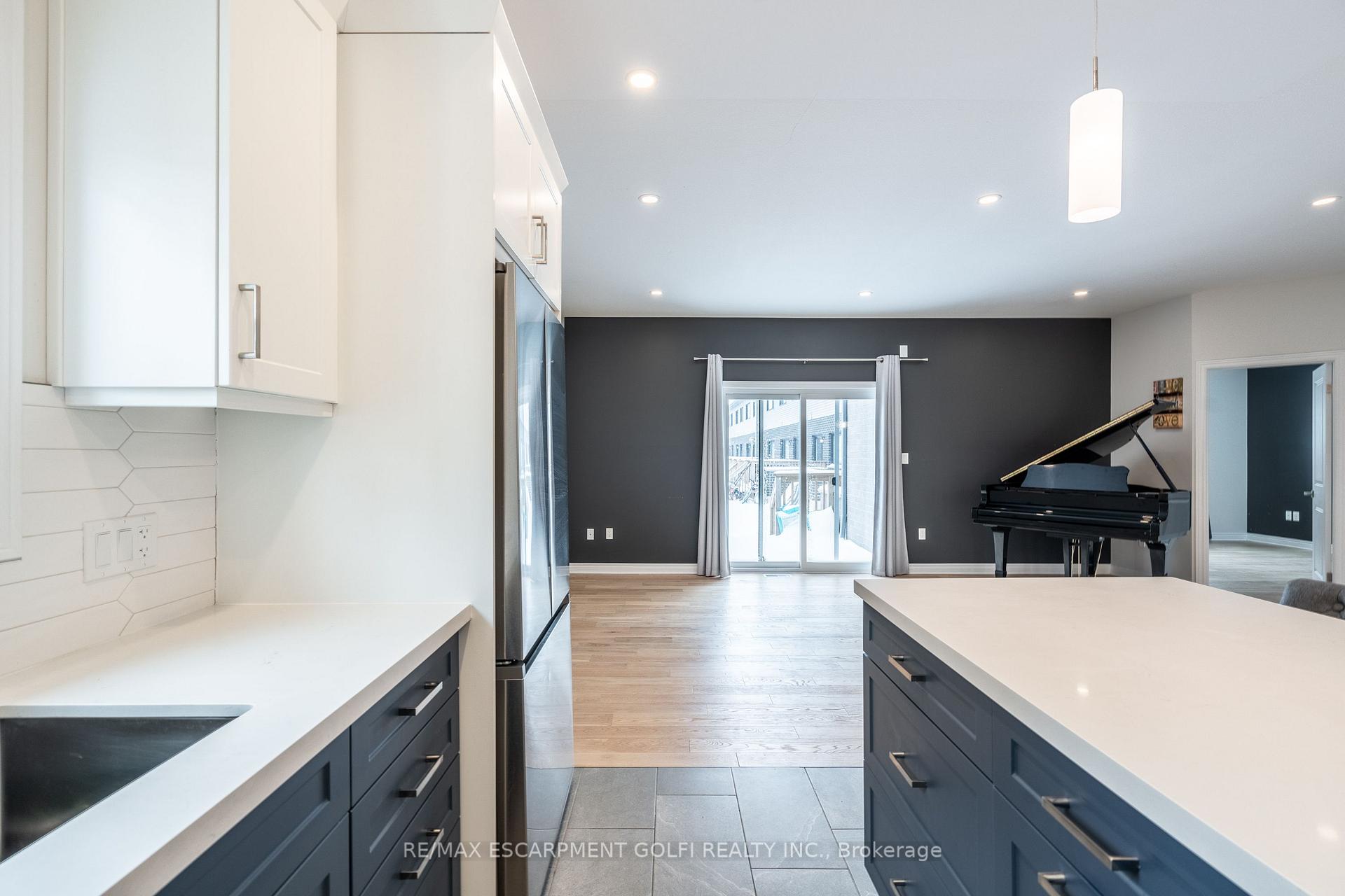 Photo 29 of Unit MAIN, 8969 Emily Boulevard, Niagara Falls, Brown — HOMEH
