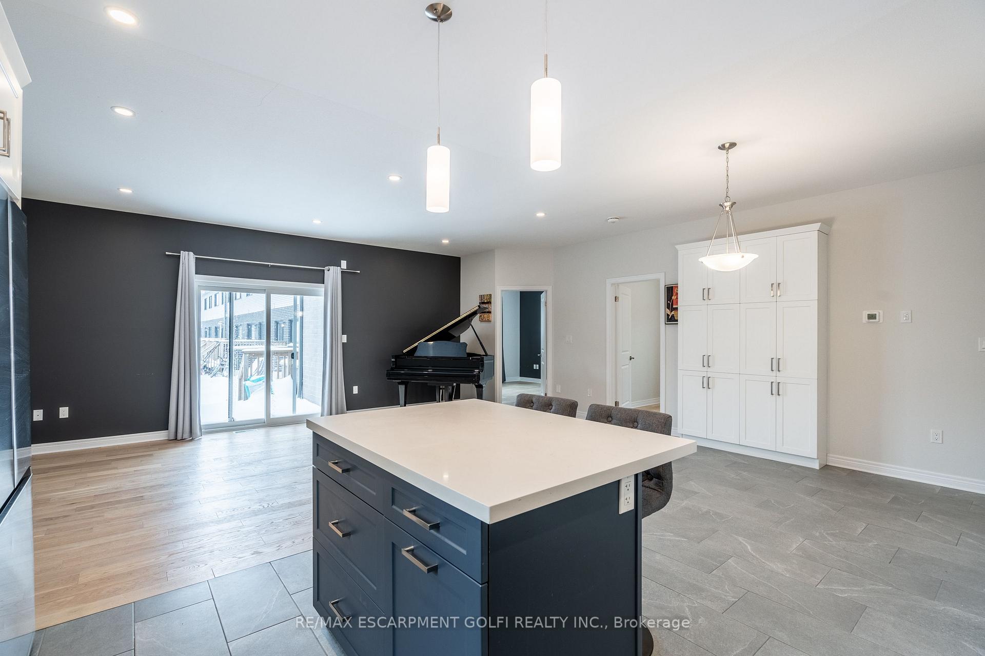 Photo 30 of Unit MAIN, 8969 Emily Boulevard, Niagara Falls, Brown — HOMEH