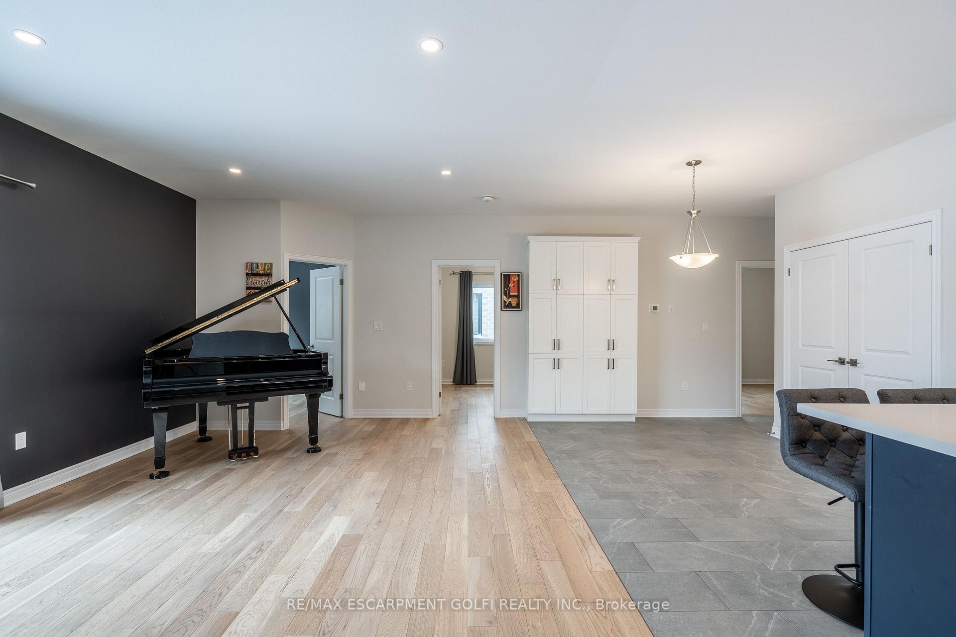 Photo 31 of Unit MAIN, 8969 Emily Boulevard, Niagara Falls, Brown — HOMEH