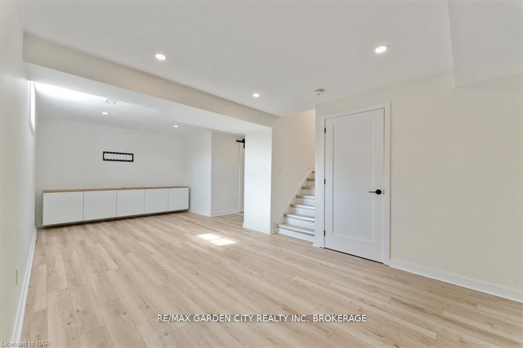 Photo 29 of 59 Abbott Place, Pelham, Fonthill — HOMEH