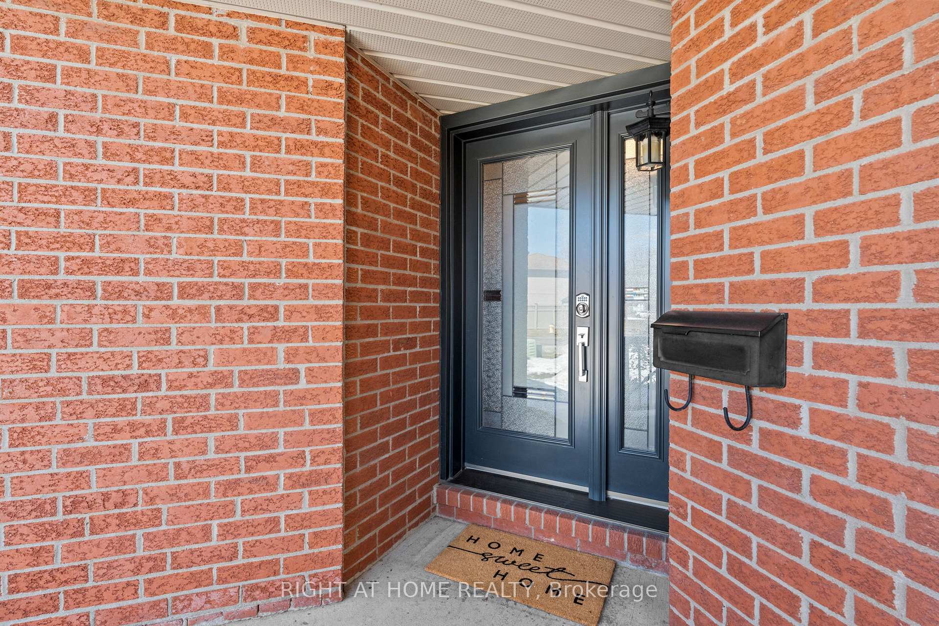 Photo 3 of 1670 Teakdale Avenue, Ottawa, Chapel Hill — HOMEH