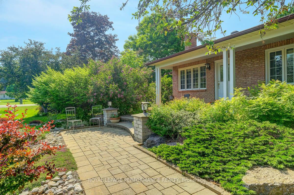Photo 4 of 1895 Horizon Drive, Ottawa, Vars Village — HOMEH