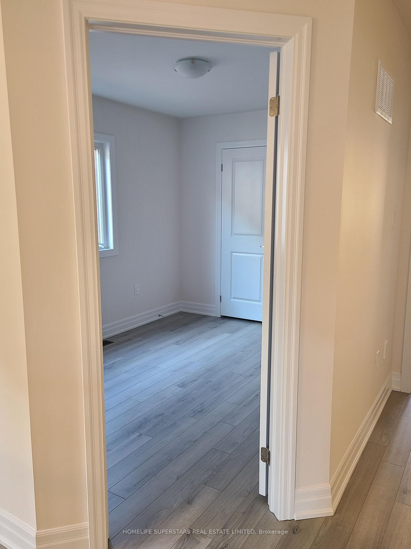 Photo 4 of 9243 White Oak Avenue, Niagara Falls, Lyons Creek — HOMEH
