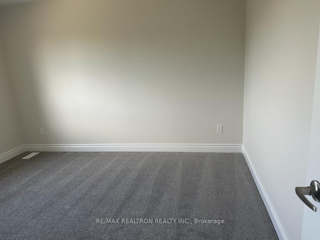 Photo 7 of 326 Cullen Trail, Peterborough, Northcrest Ward 5 — HOMEH