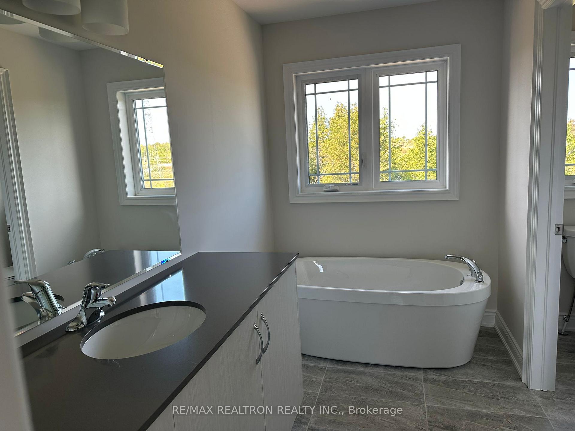 Photo 12 of 326 Cullen Trail, Peterborough, Northcrest Ward 5 — HOMEH